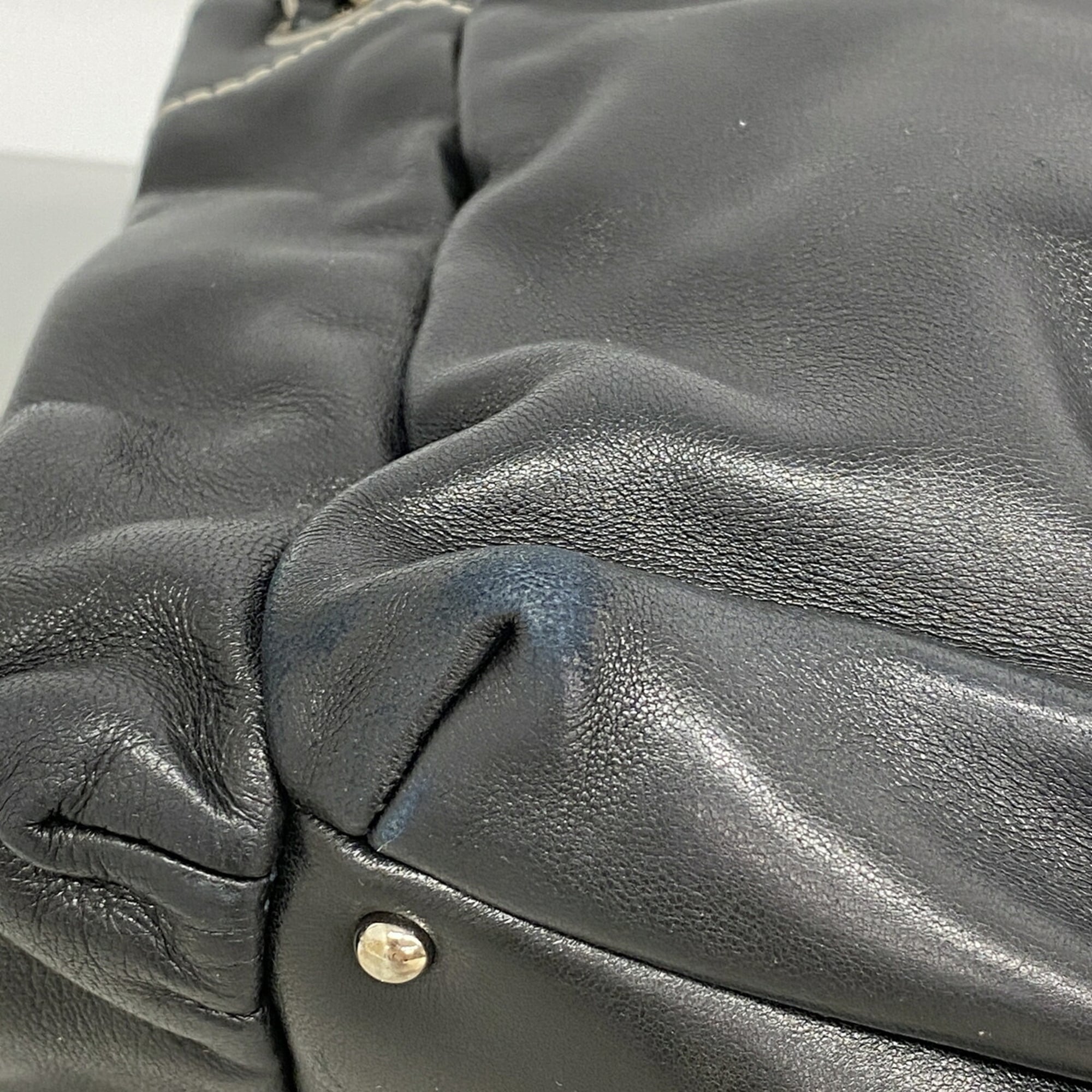 Chanel Black Leather Shoulder Bag (Pre-Owned)