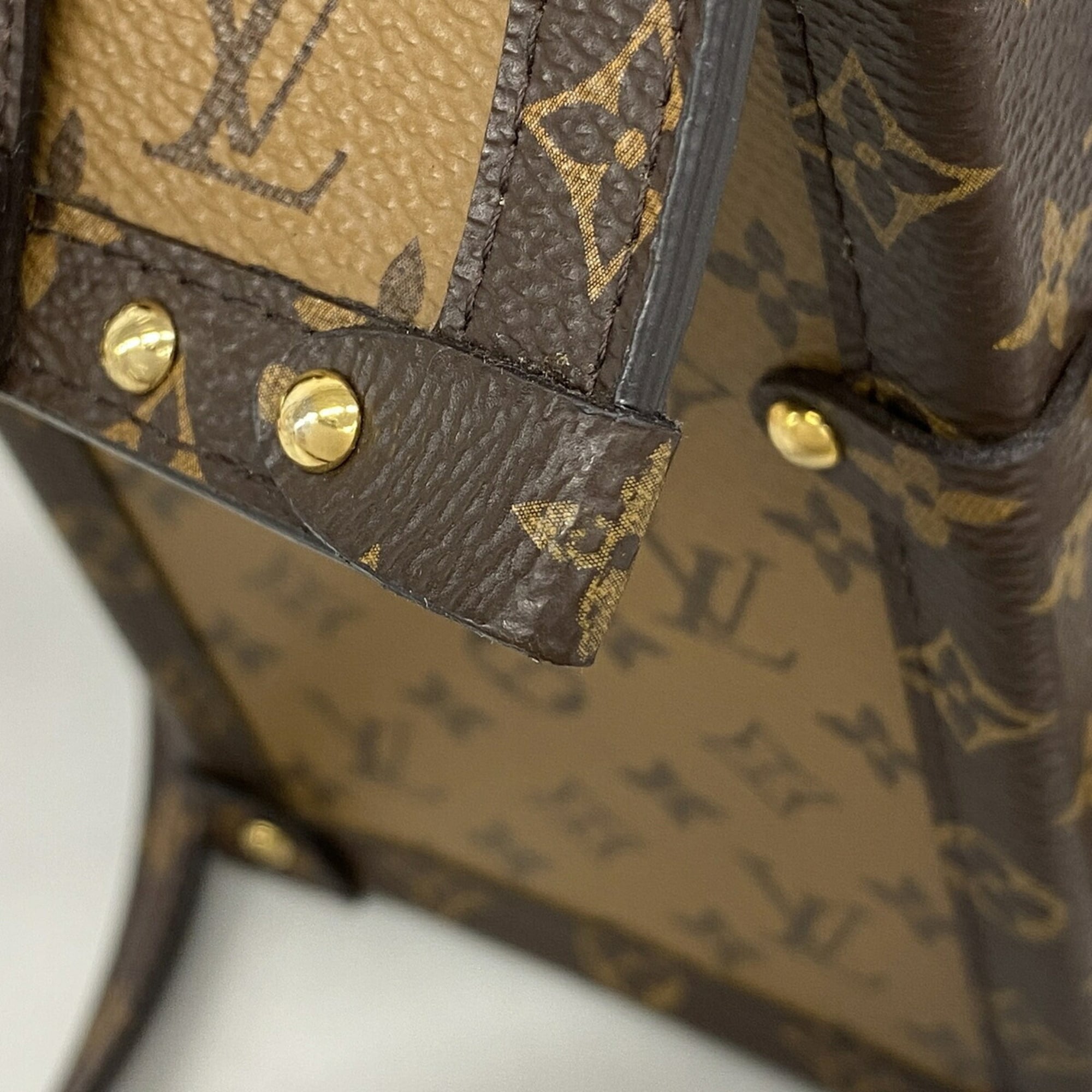 Louis Vuitton Brown Shoulder Bag (Pre-Owned)