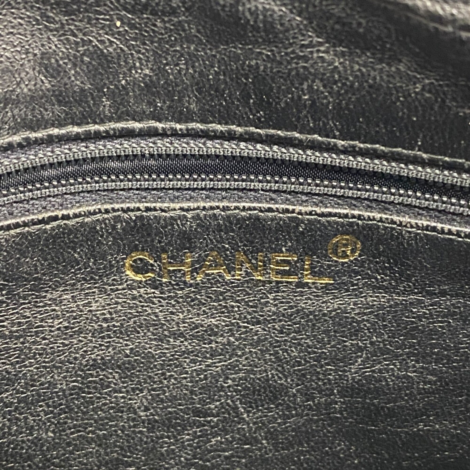 Chanel Black Leather Shoulder Bag (Pre-Owned)