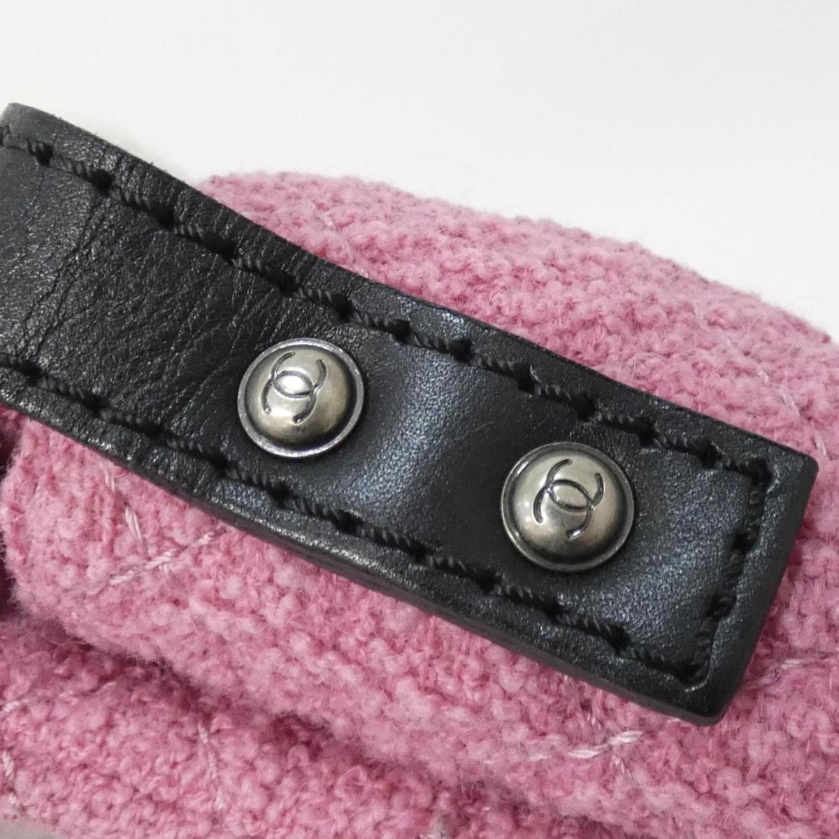 Chanel Pink Tweed Shoulder Bag (Pre-Owned)