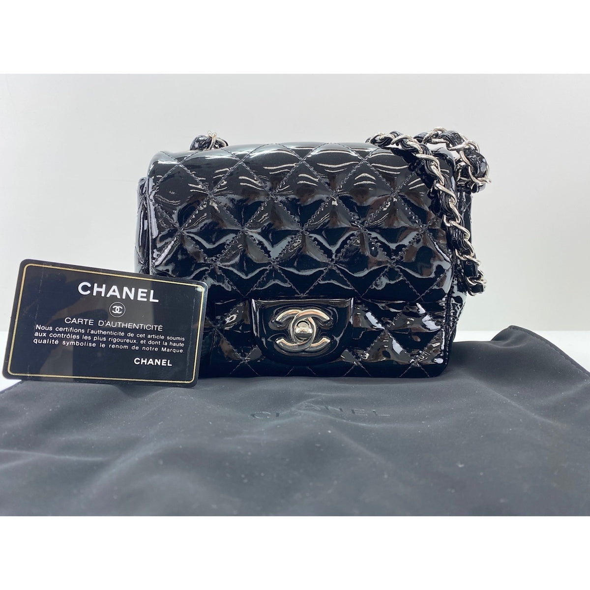 Chanel Black Shoulder Bag (Pre-Owned)