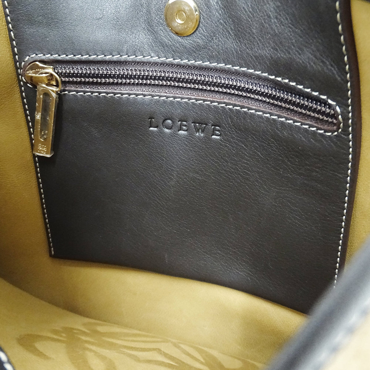 Loewe Beige Suede Handbag Shoulder Bag (Pre-Owned)