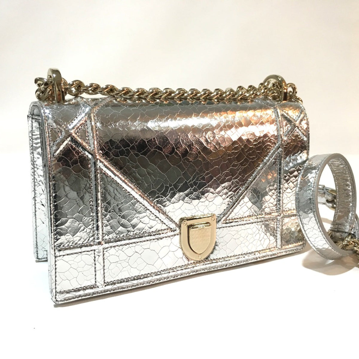 Christian Dior Silver Leather Shoulder Bag (Pre-Owned)