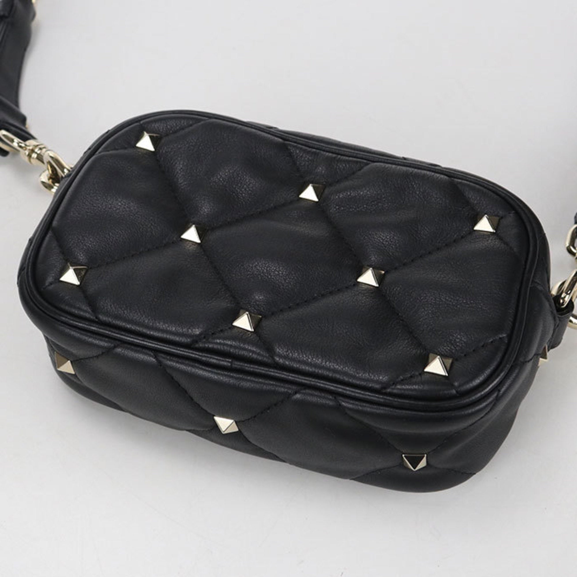 Valentino Garavani Black Leather Shoulder Bag (Pre-Owned)