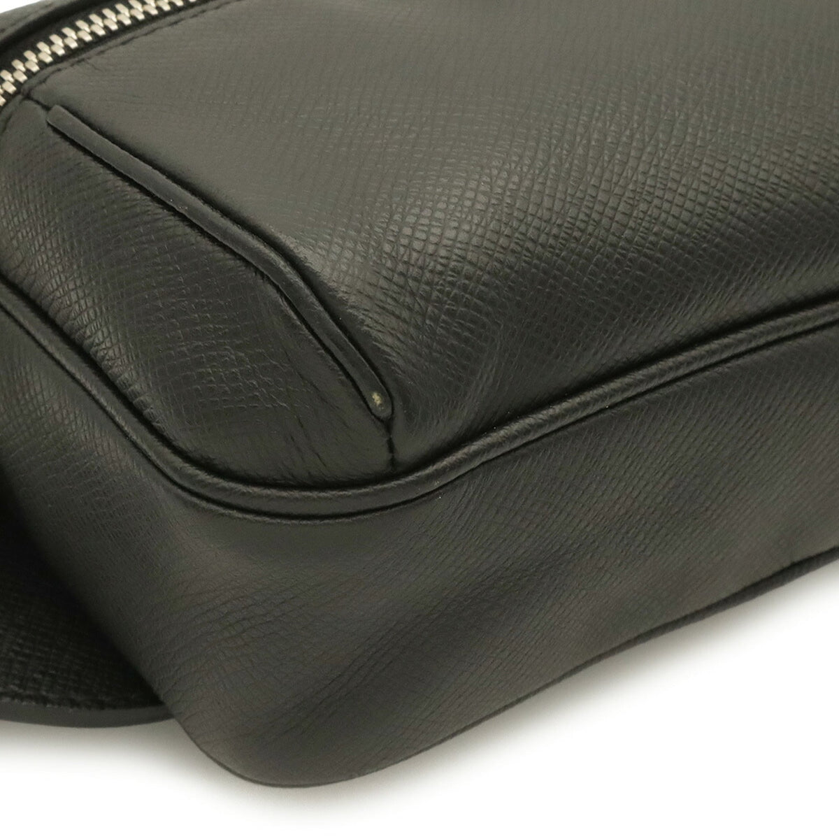 Louis Vuitton Noir Taiga Leather Leather Fanny Pack Pouch (Pre-Owned)