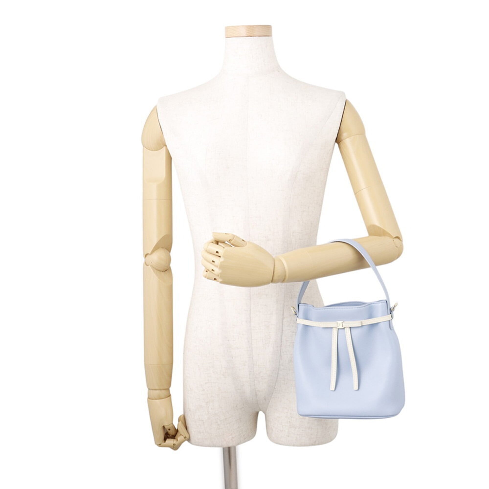 Salvatore Ferragamo Ivory Sky Blue Leather Handbag (Pre-Owned)