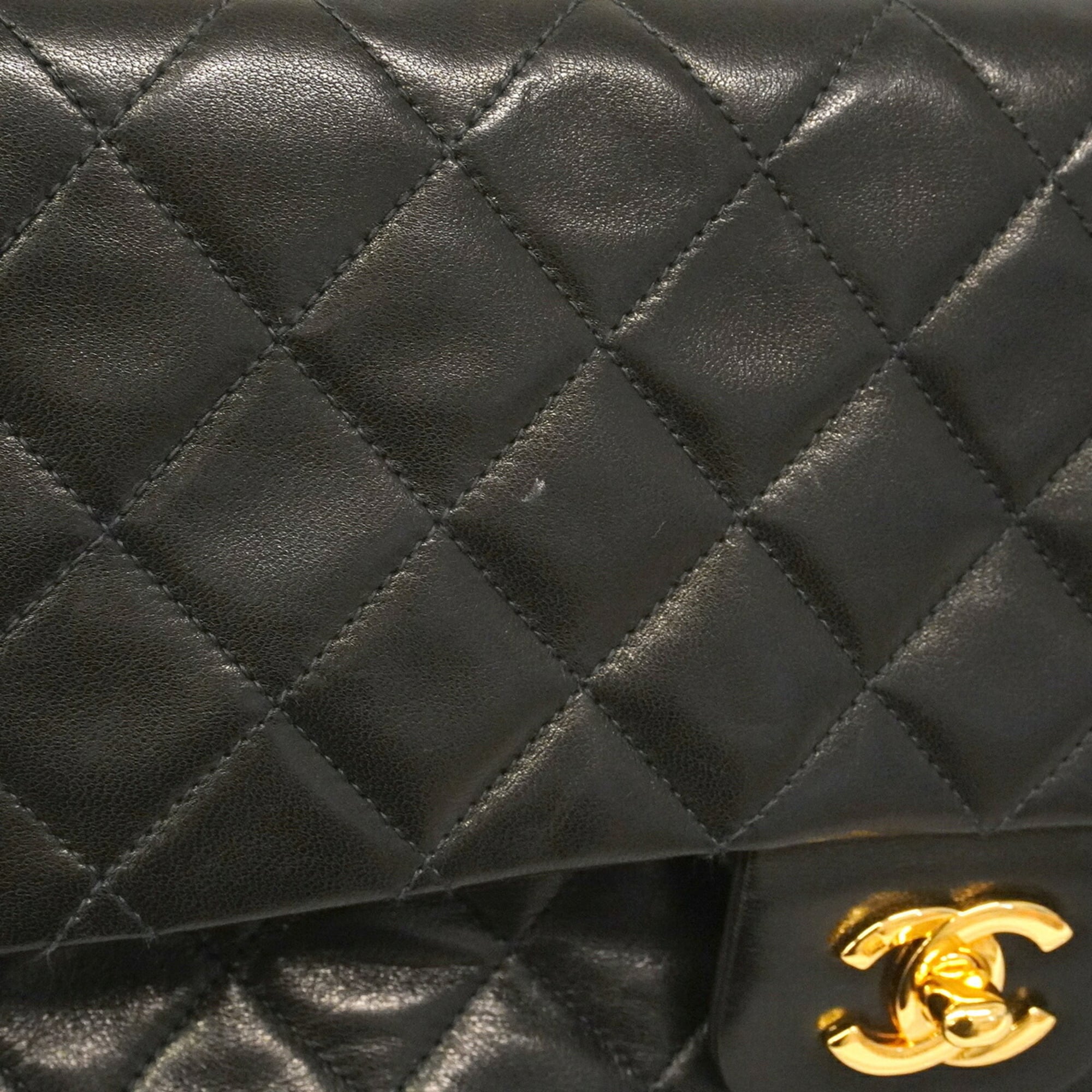 Chanel Black Leather Shoulder Bag (Pre-Owned)