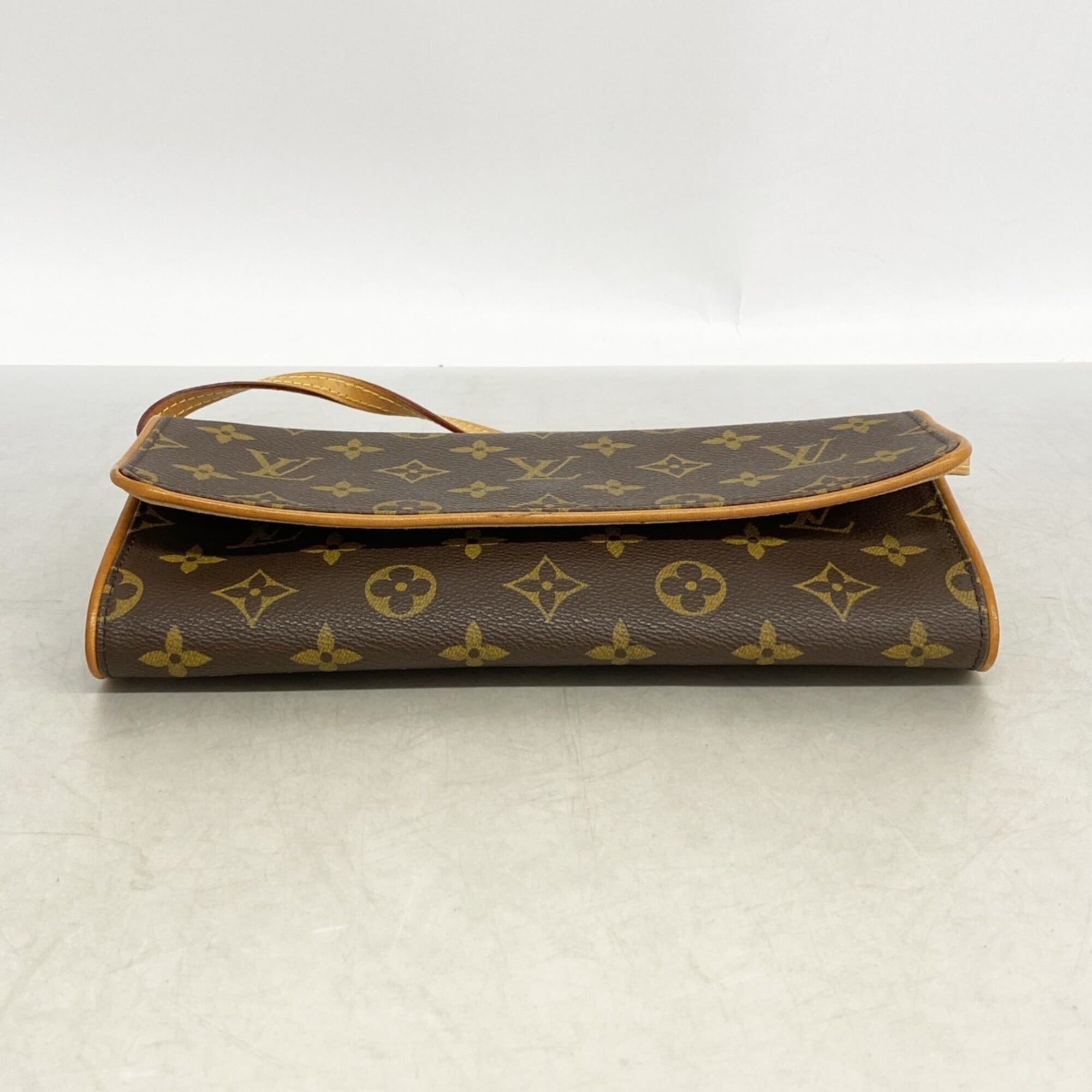Louis Vuitton Brown Shoulder Bag (Pre-Owned)