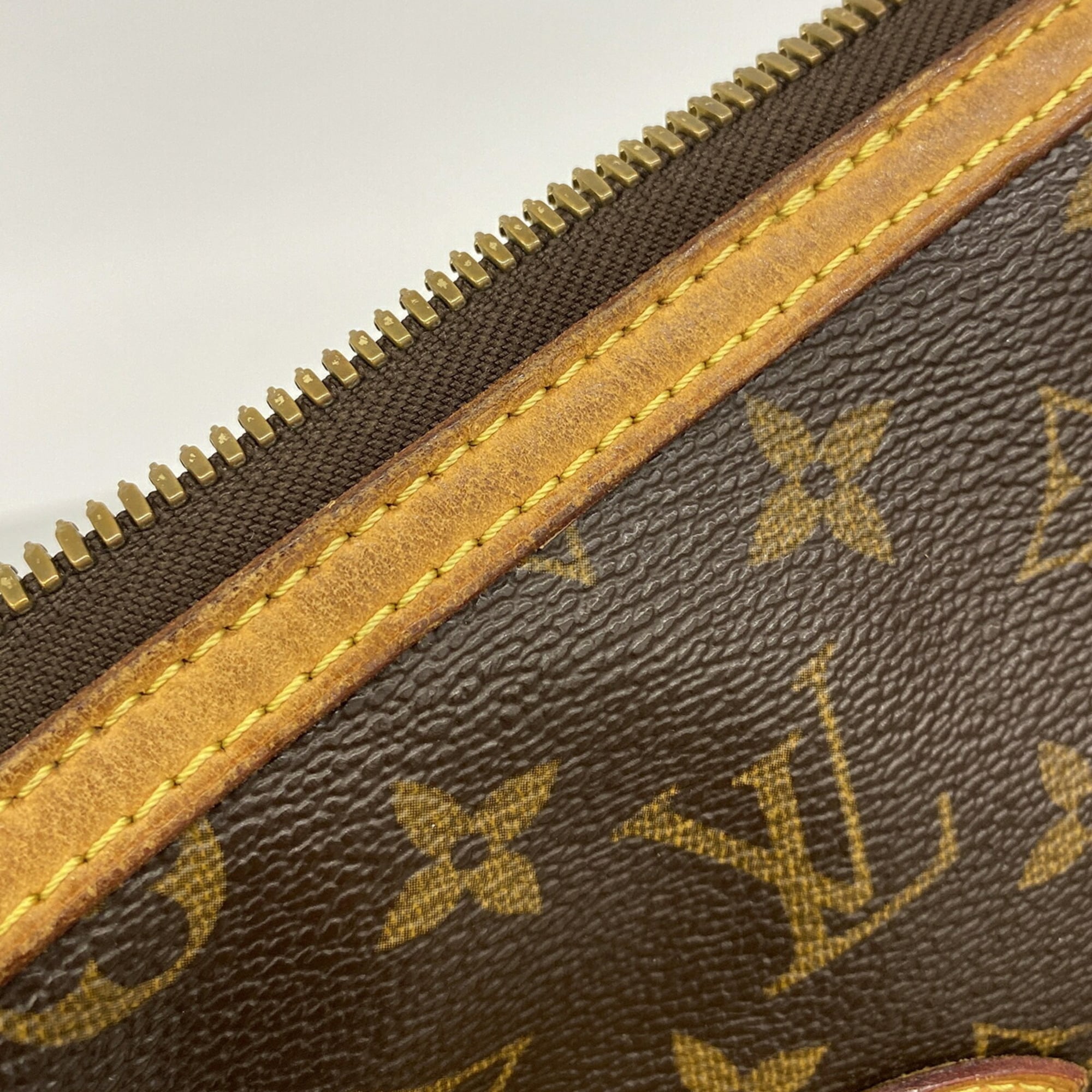 Louis Vuitton Brown Handbag (Pre-Owned)
