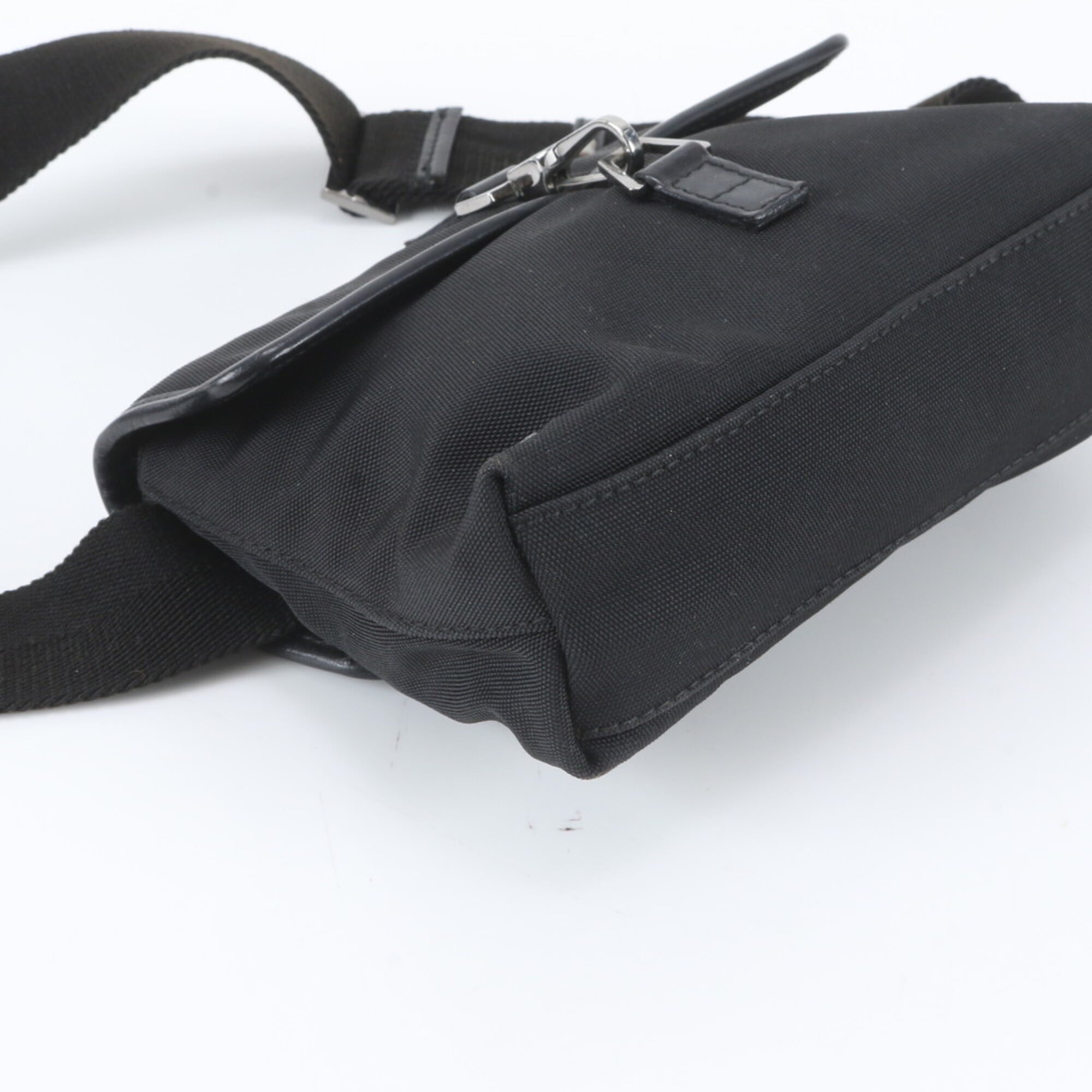 Gucci Black Leather Nylon Pouch Shoulder Bag Sling Bag (Pre-Owned)