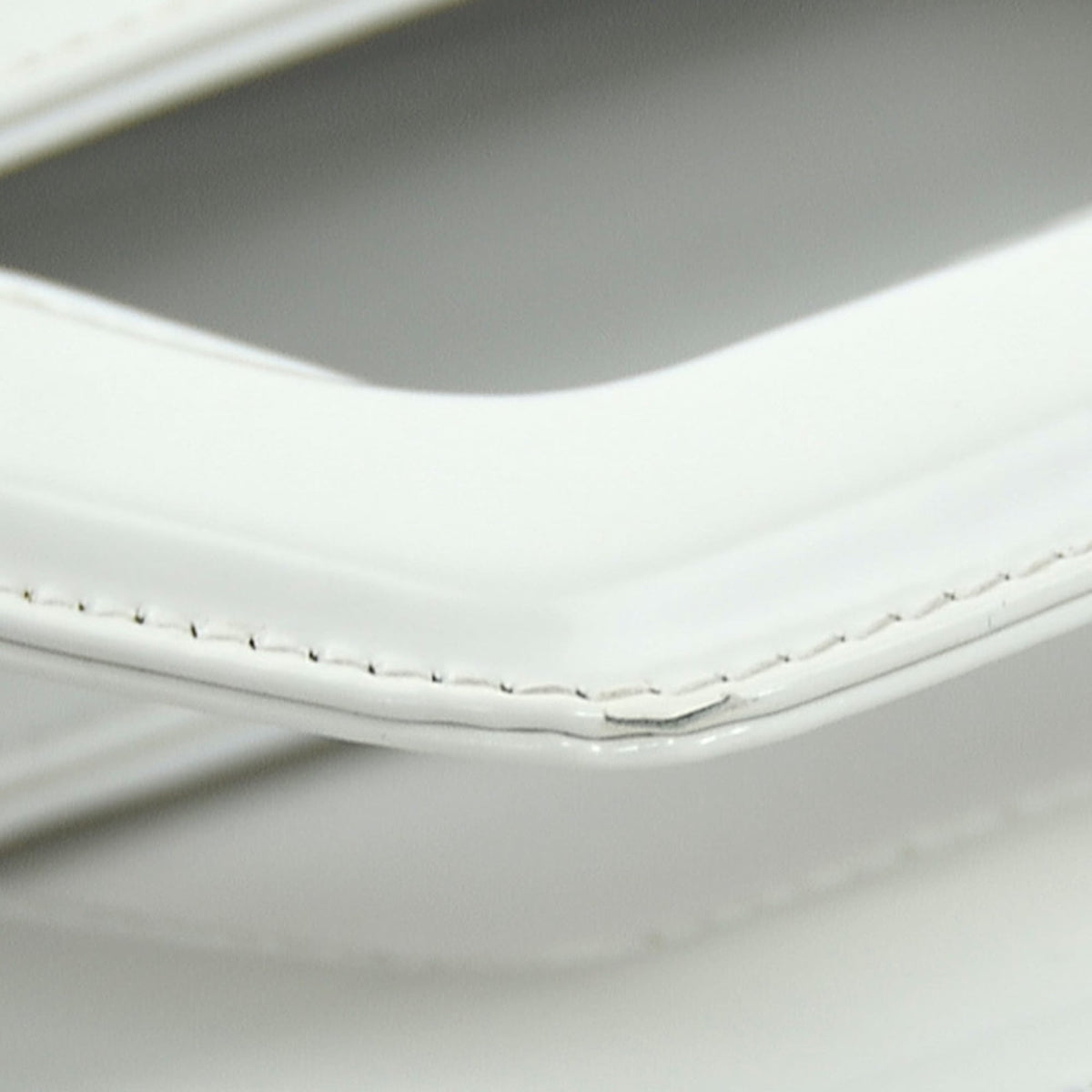 Salvatore Ferragamo White Leather Handbag Shoulder Bag (Pre-Owned)
