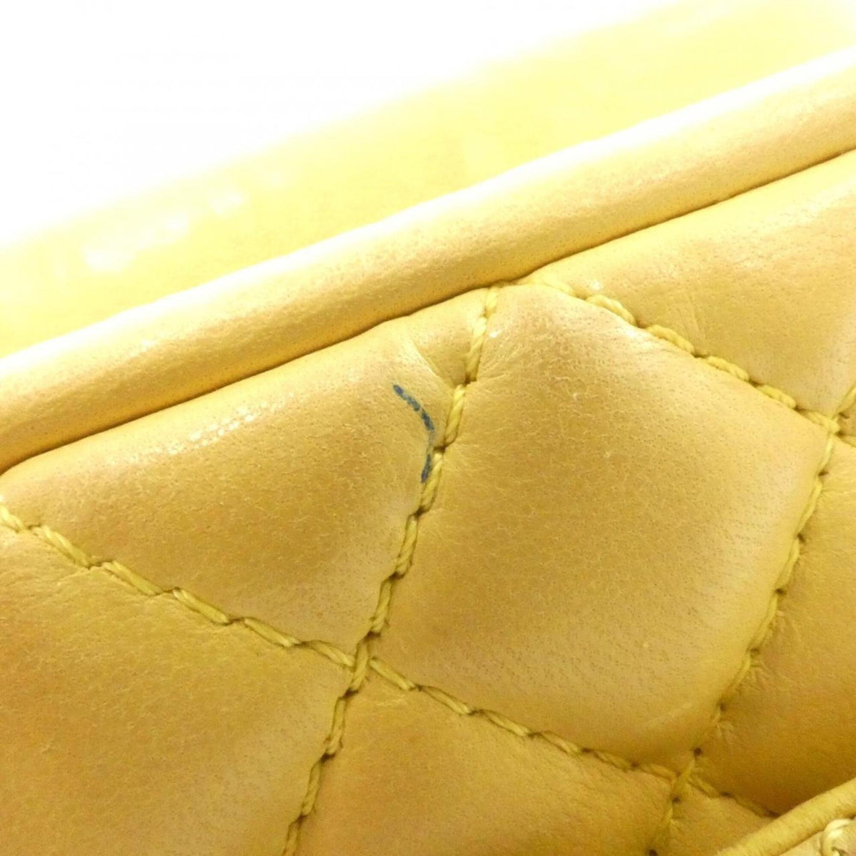 Chanel Yellow Shoulder Bag (Pre-Owned)
