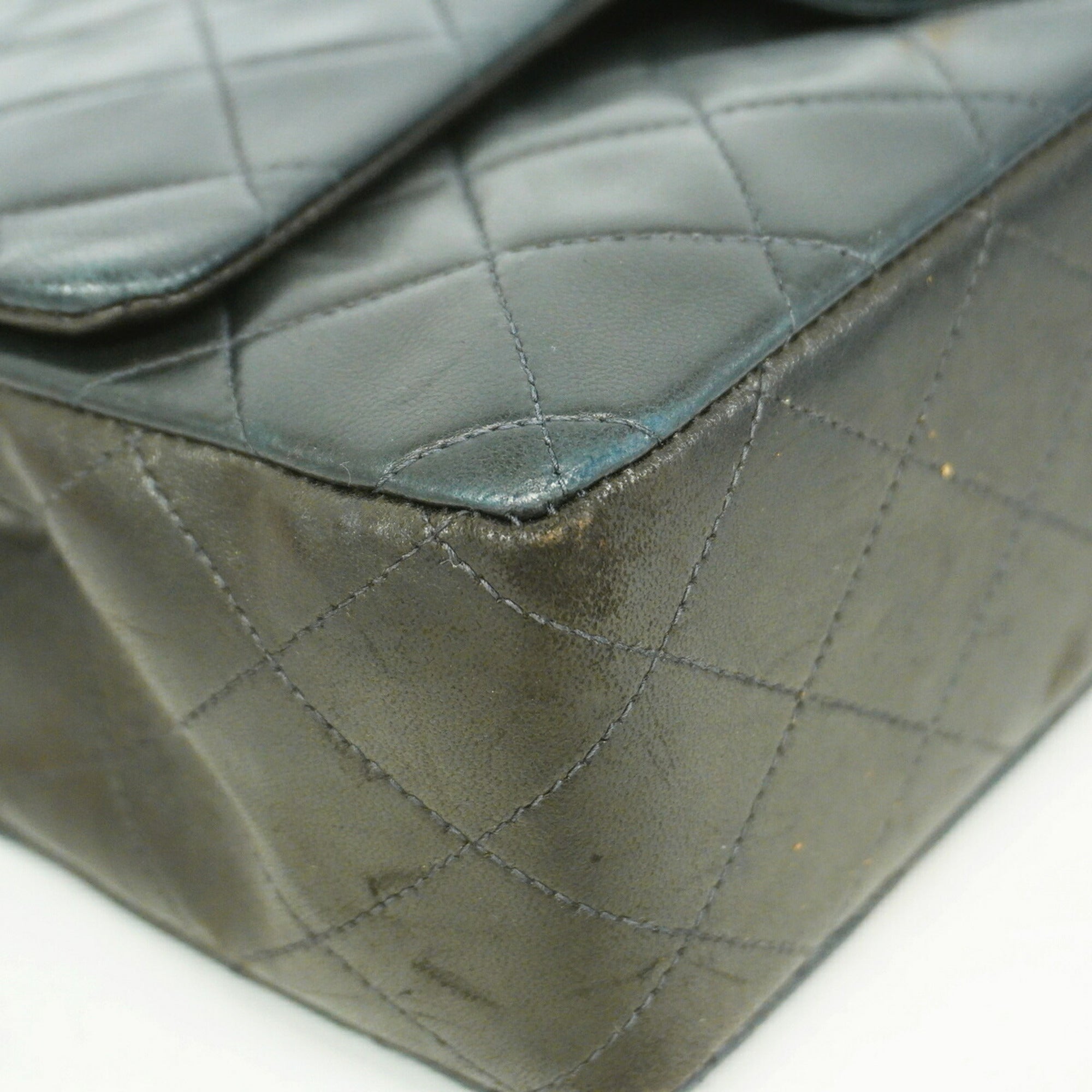 Chanel Black Leather Shoulder Bag (Pre-Owned)