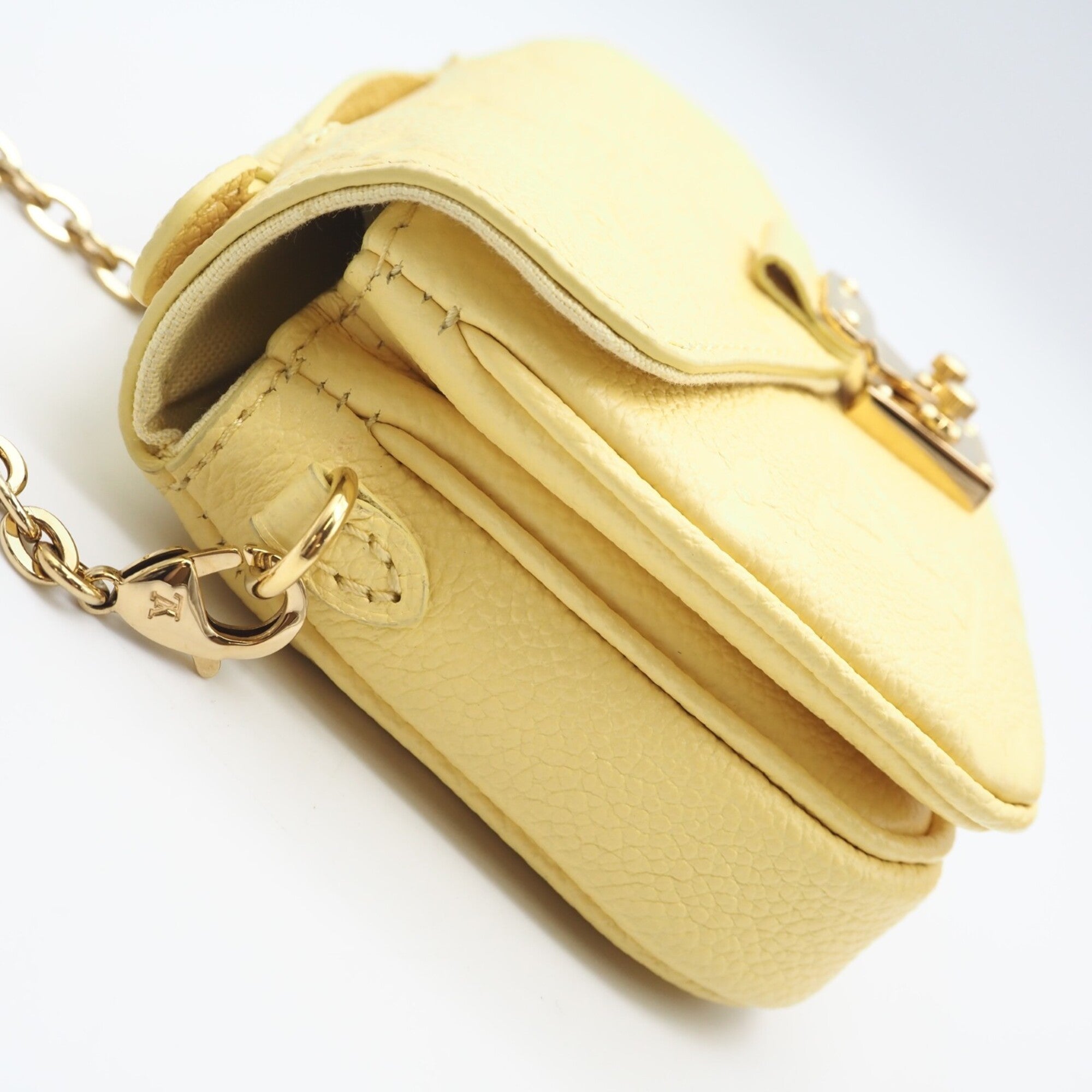 Louis Vuitton Yellow Leather Shoulder Bag (Pre-Owned)