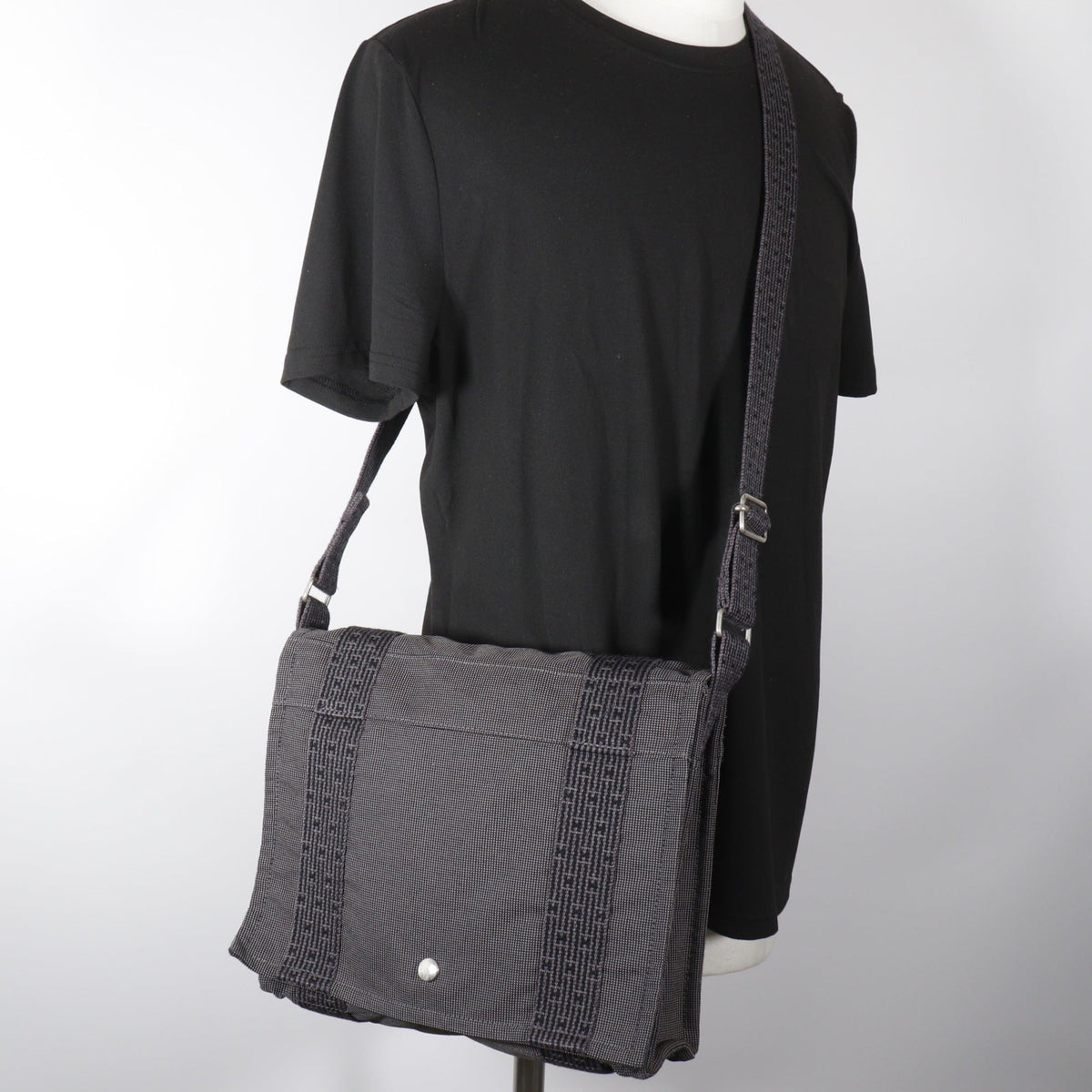 Hermes Her Line Gray Nylon Canvas Shoulder Bag (Pre-Owned)