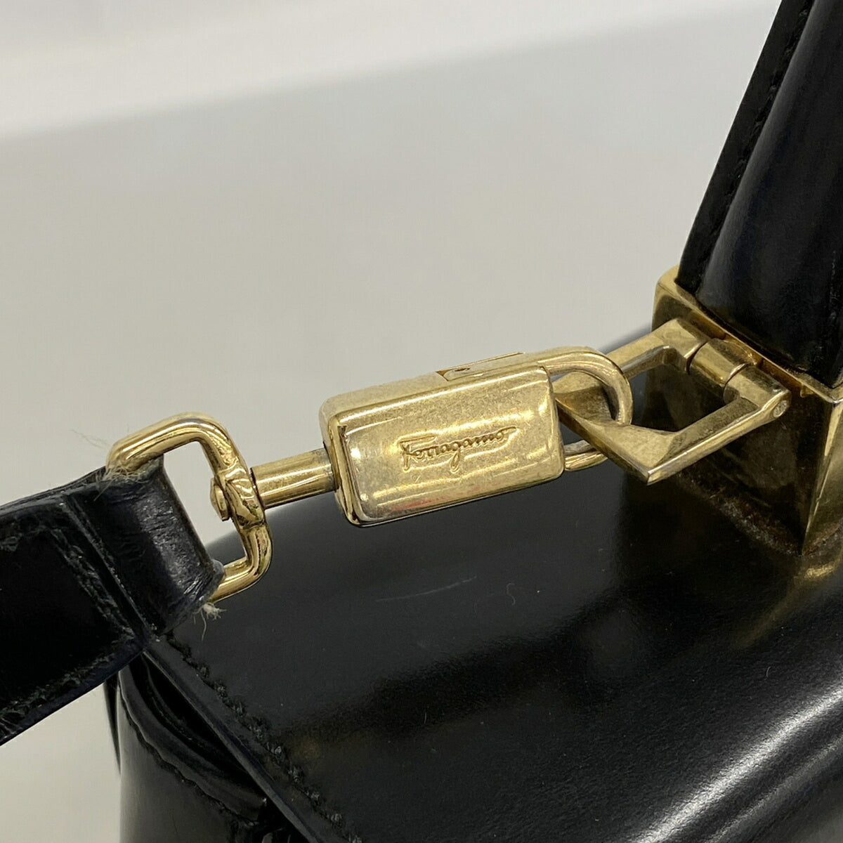 Salvatore Ferragamo Black Leather Handbag (Pre-Owned)