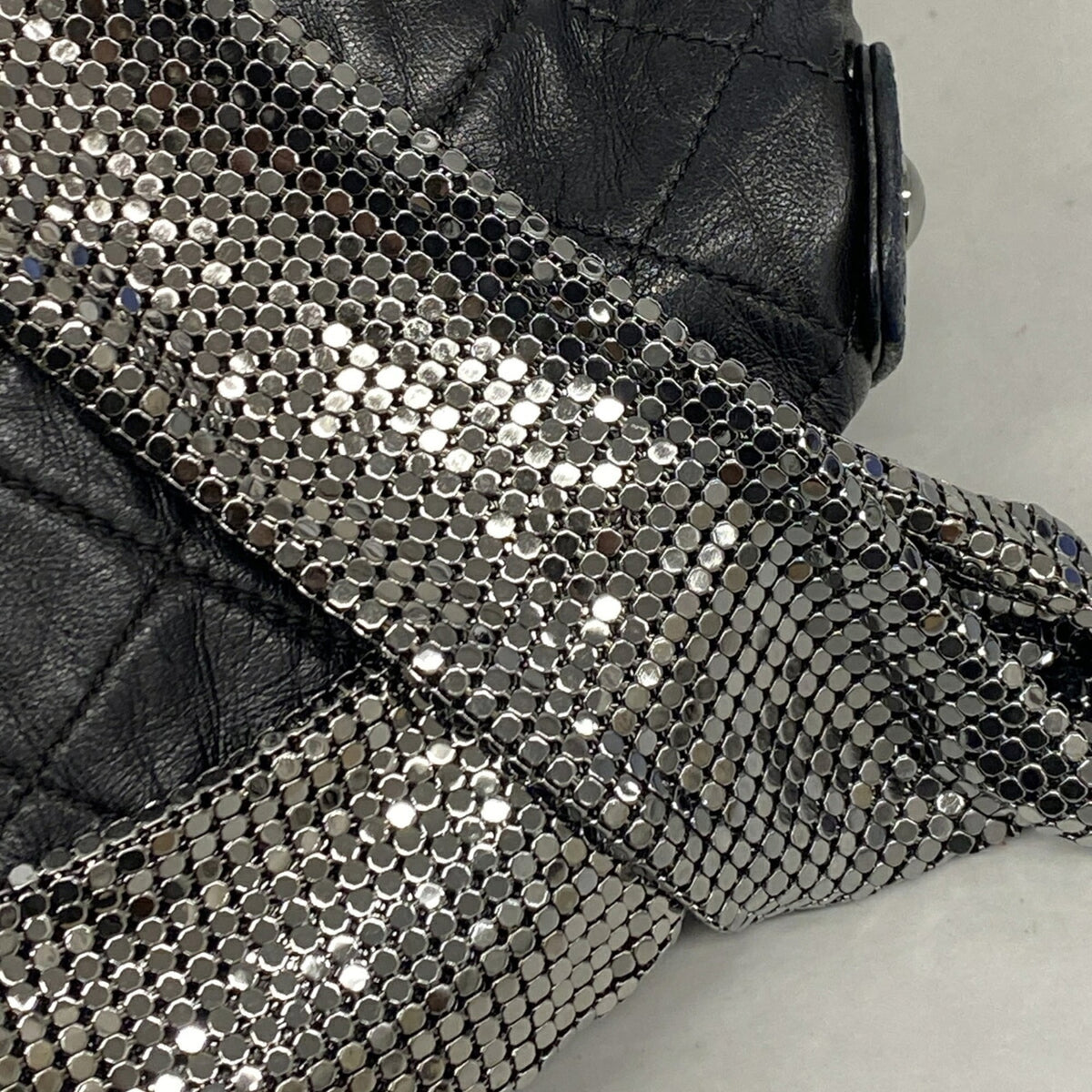 Chanel Black Leather Shoulder Bag (Pre-Owned)