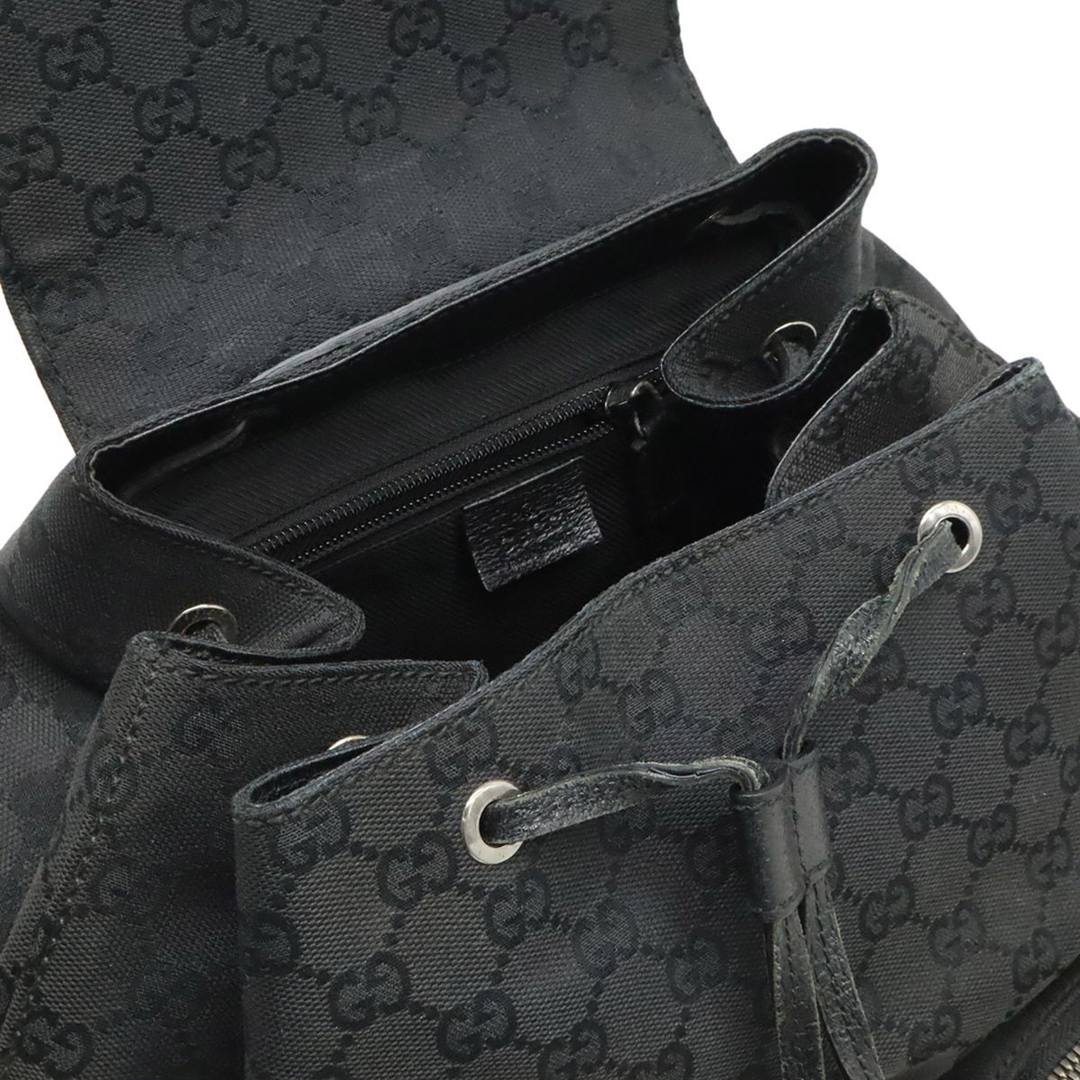 Gucci Black Gg Canvas Backpack (Pre-Owned)