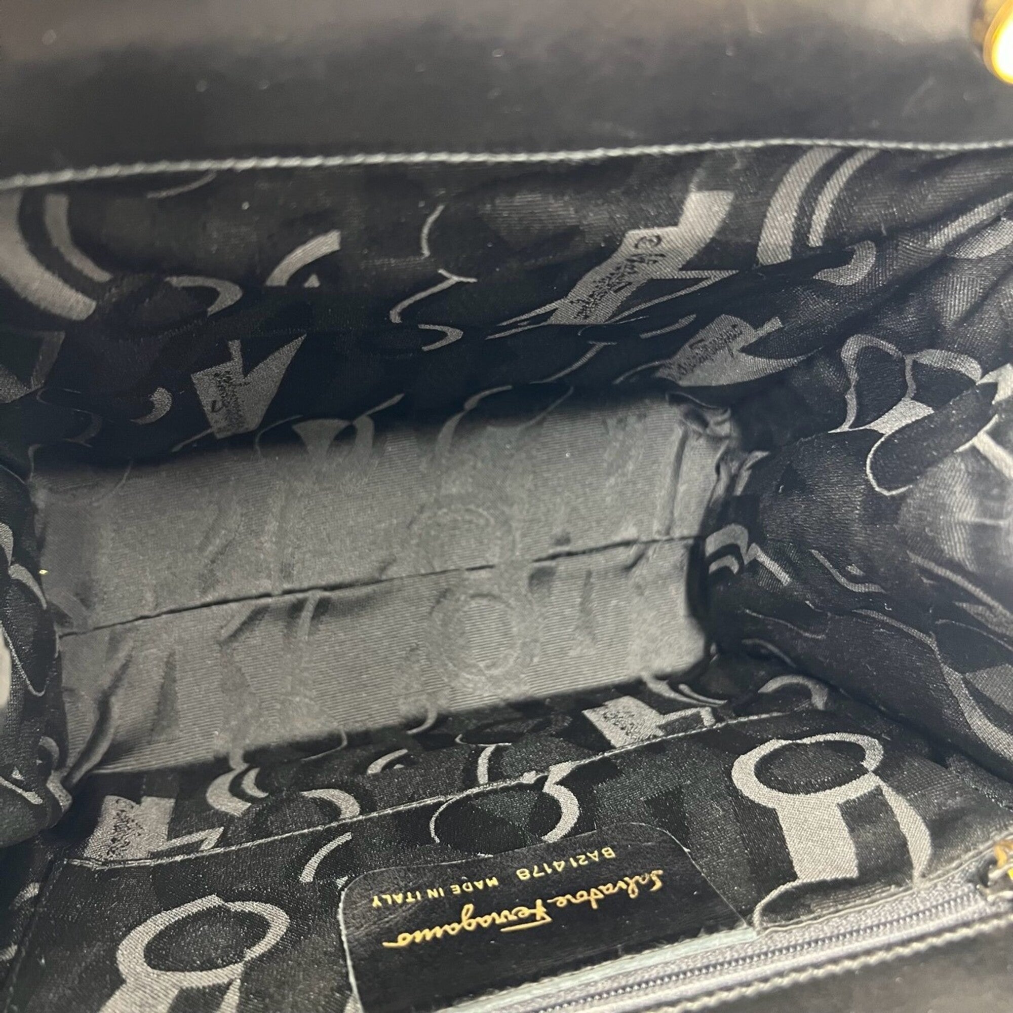 Salvatore Ferragamo Black Leather Handbag Shoulder Bag (Pre-Owned)