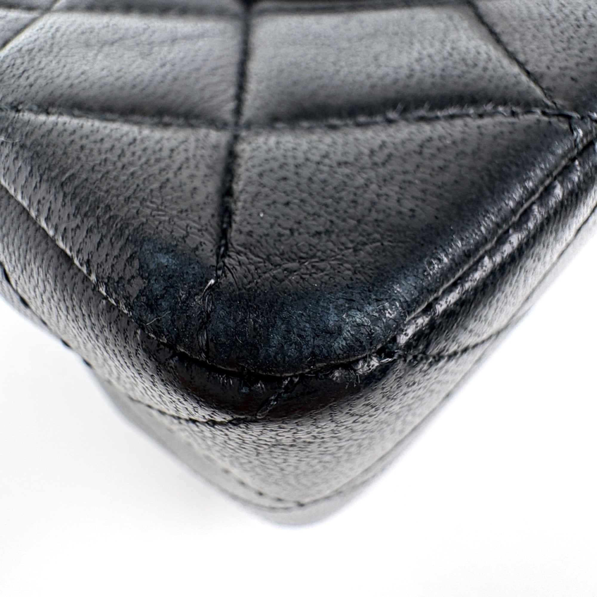 Chanel Matelasse Black Leather Shoulder Bag (Pre-Owned)