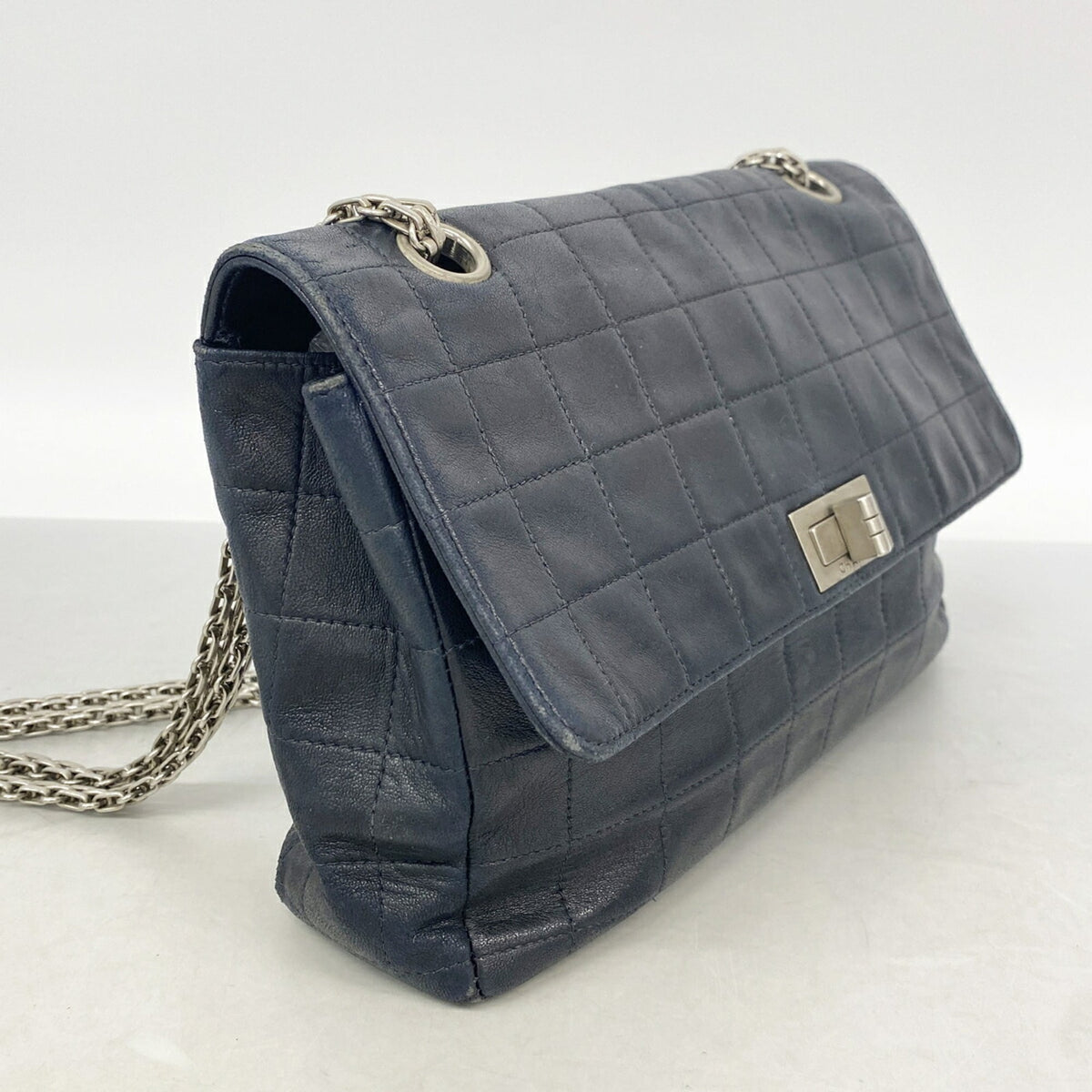 Chanel Black Leather Shoulder Bag (Pre-Owned)