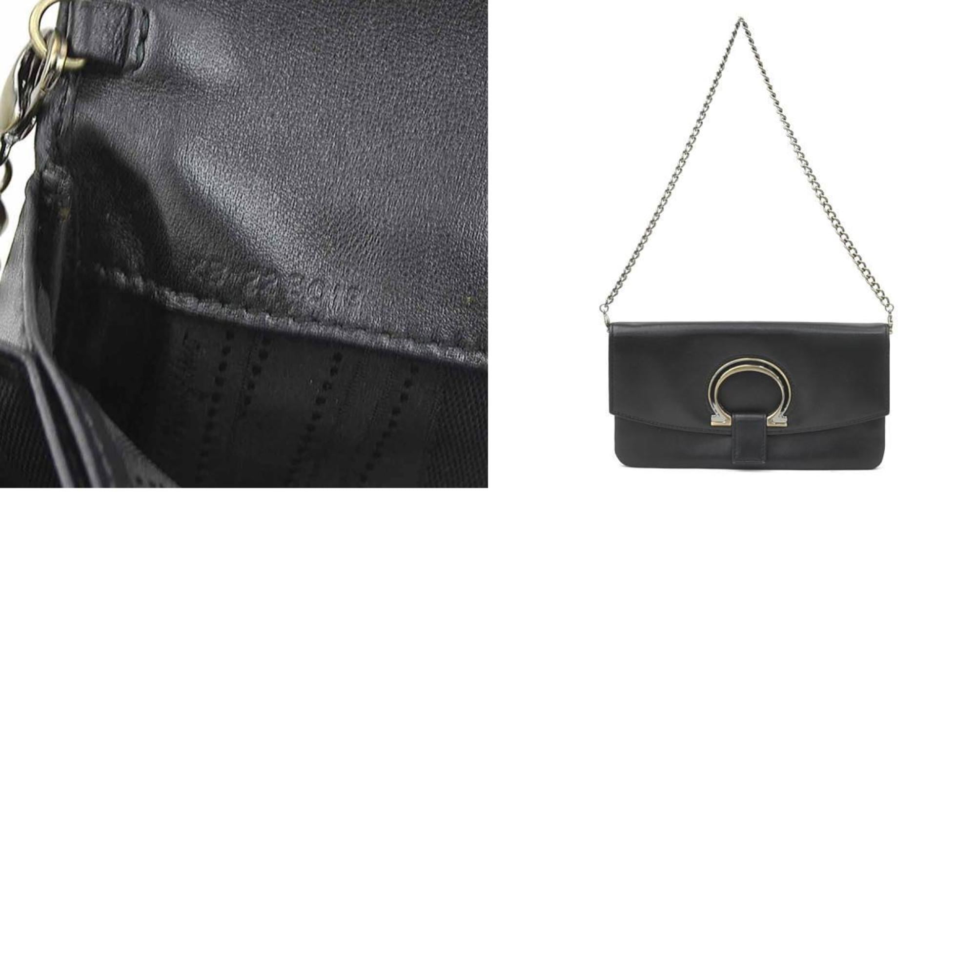 Salvatore Ferragamo Black Leather Shoulder Bag (Pre-Owned)