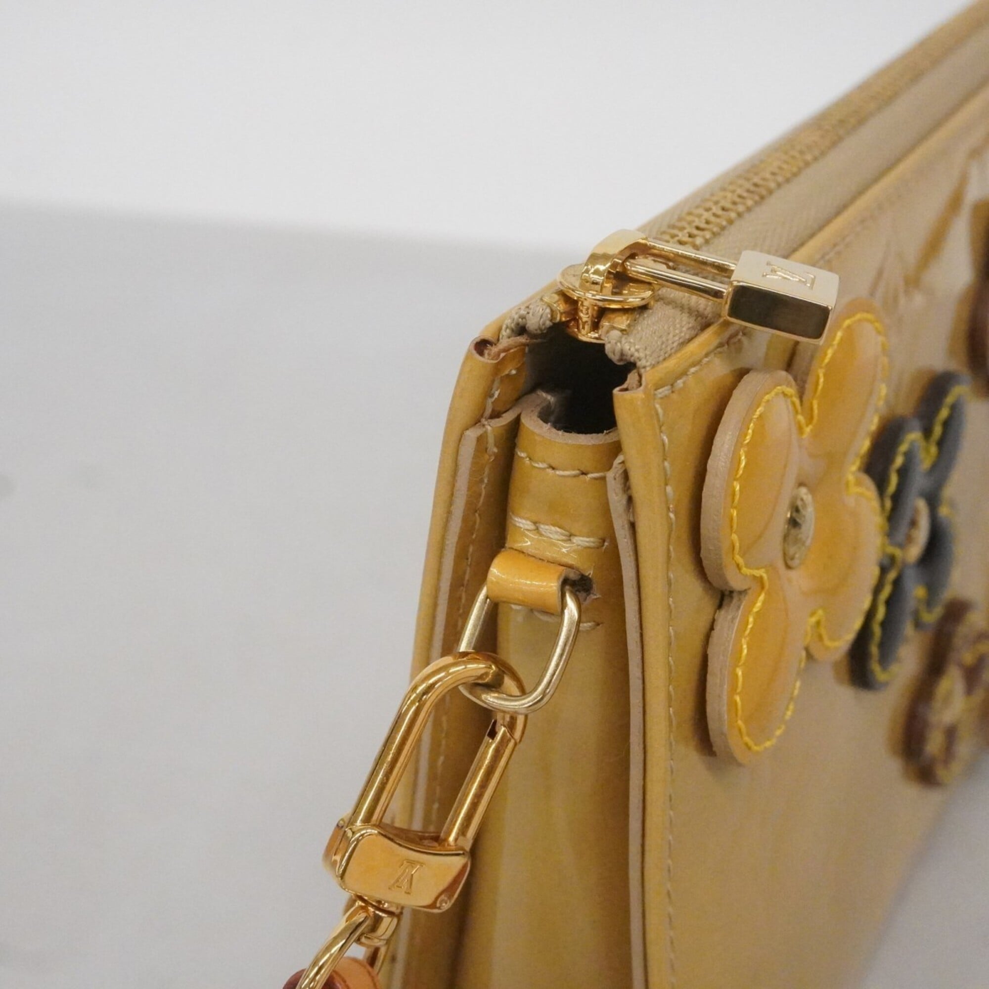 Louis Vuitton Beige Pouch (Pre-Owned)