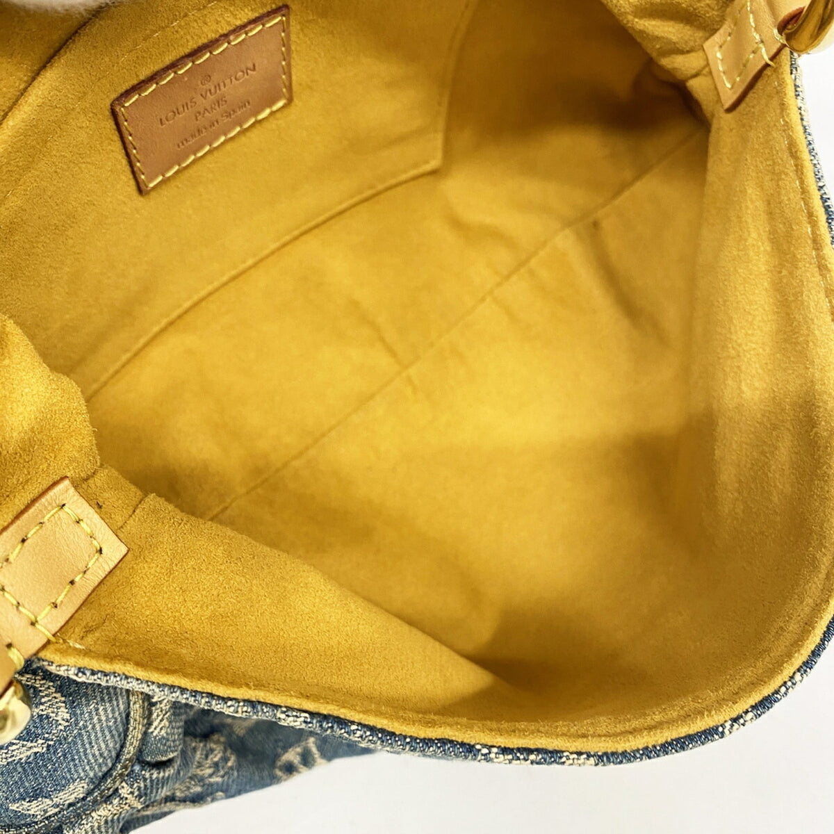Louis Vuitton Blue Handbag (Pre-Owned)