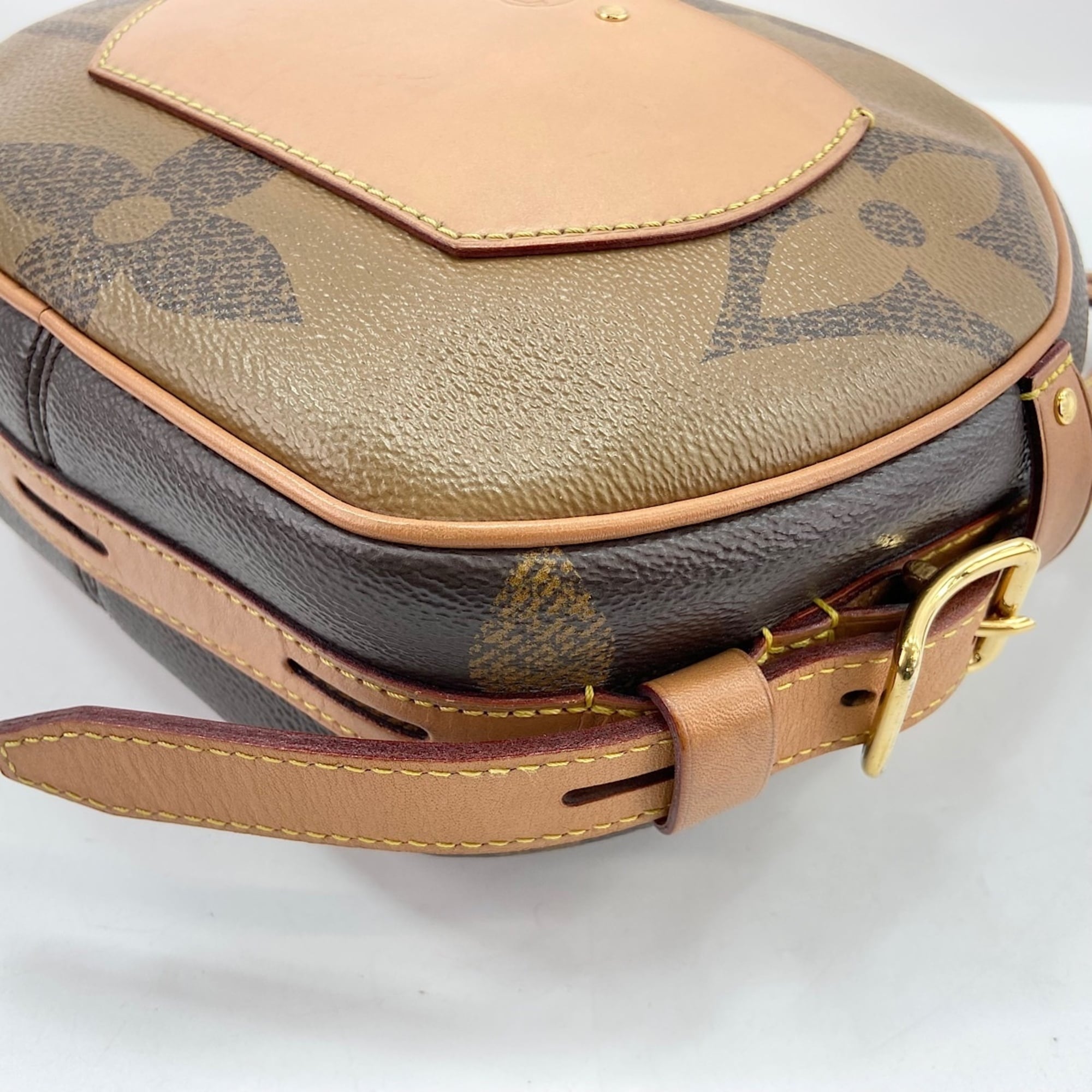 Louis Vuitton Brown Shoulder Bag (Pre-Owned)