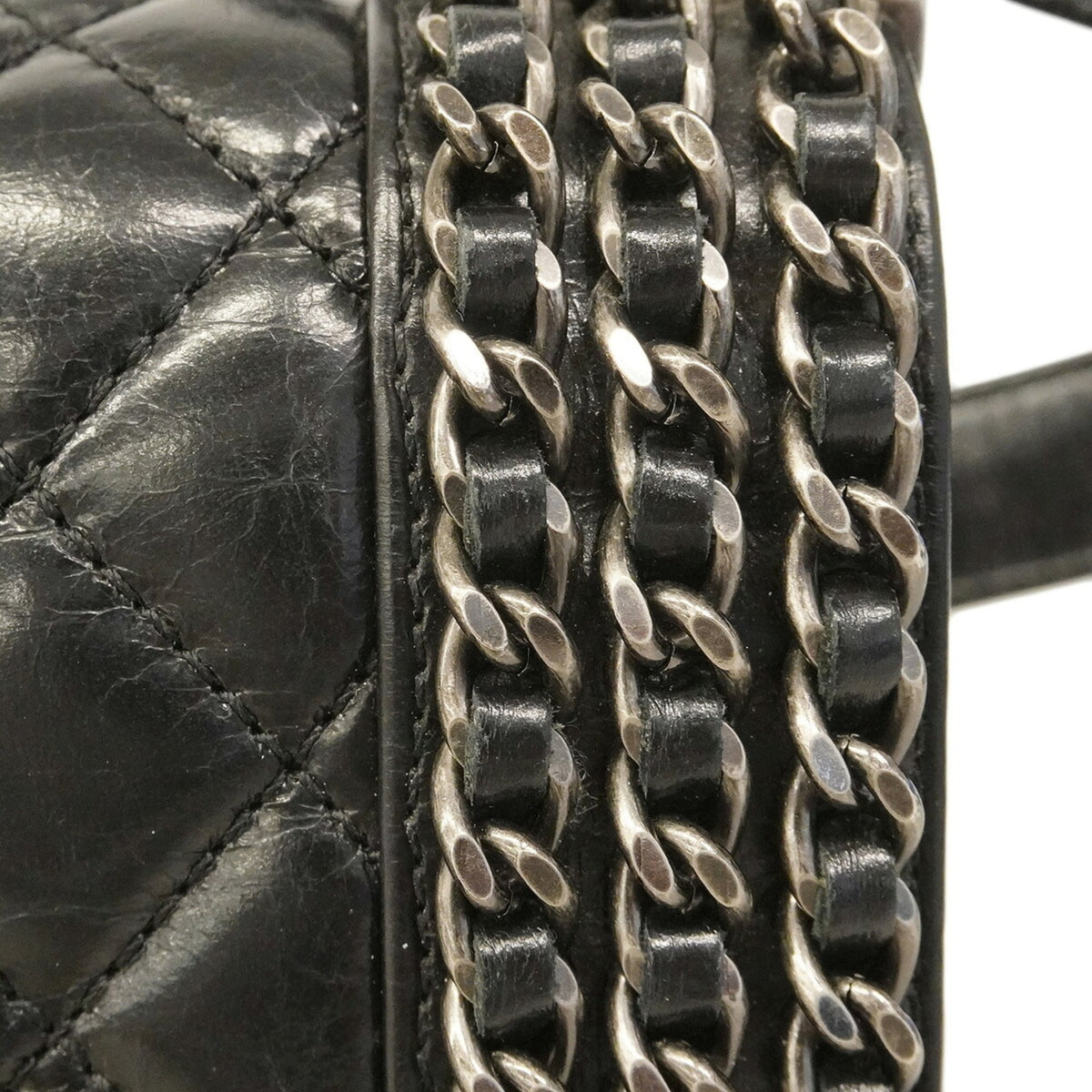 Chanel Black Leather Shoulder Bag (Pre-Owned)