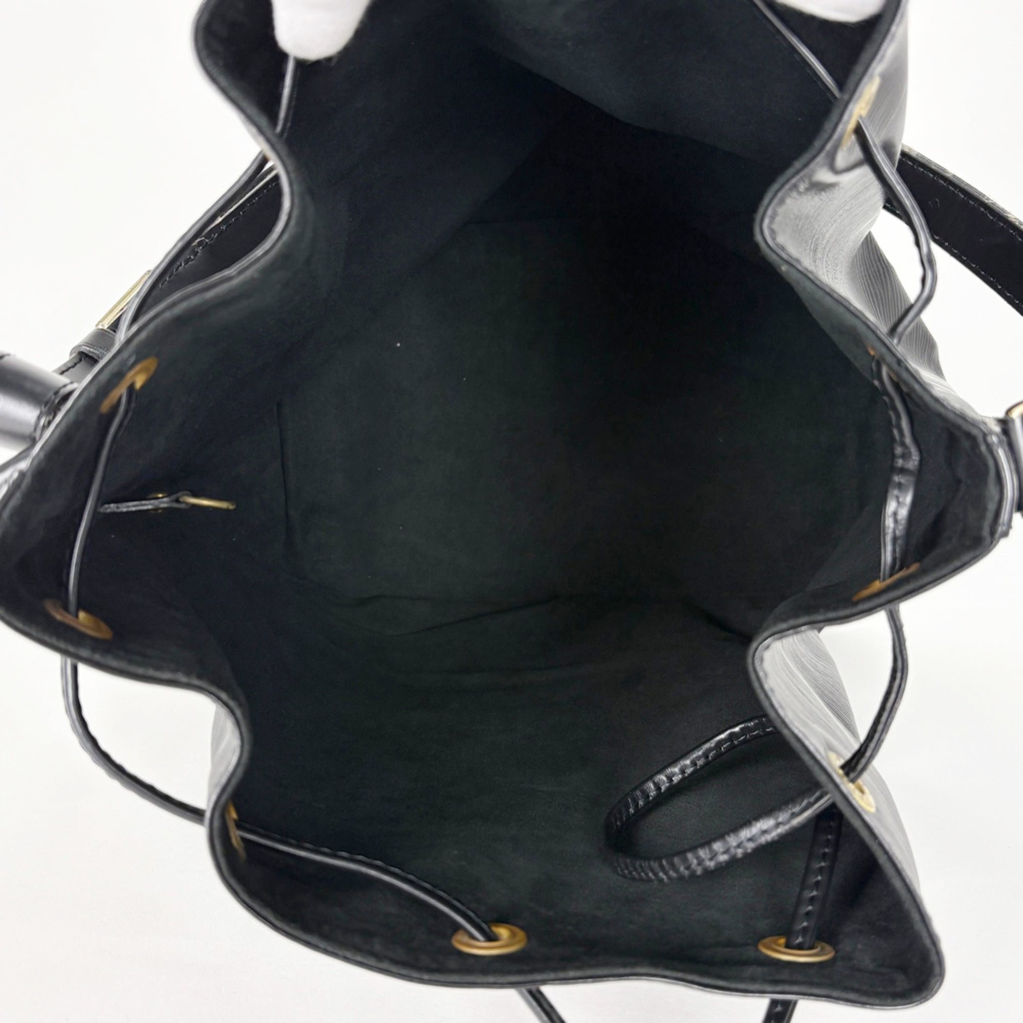 Louis Vuitton Black Noir Epi Leather Shoulder Bag (Pre-Owned)