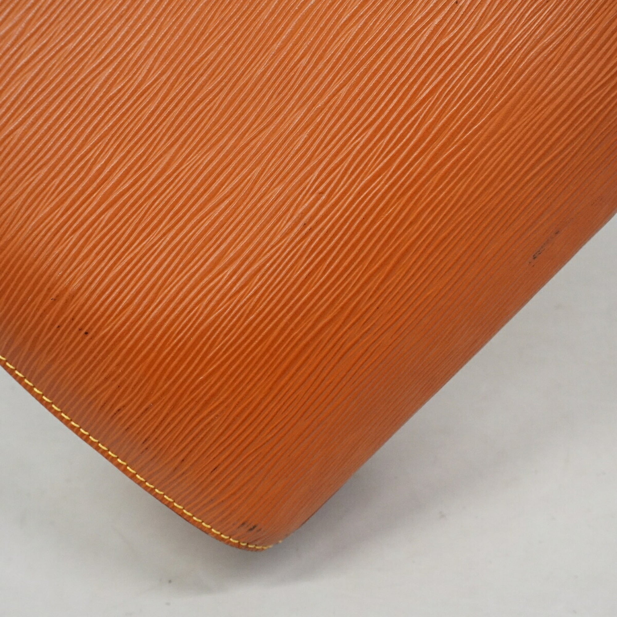 Louis Vuitton Gold Cipango Handbag (Pre-Owned)