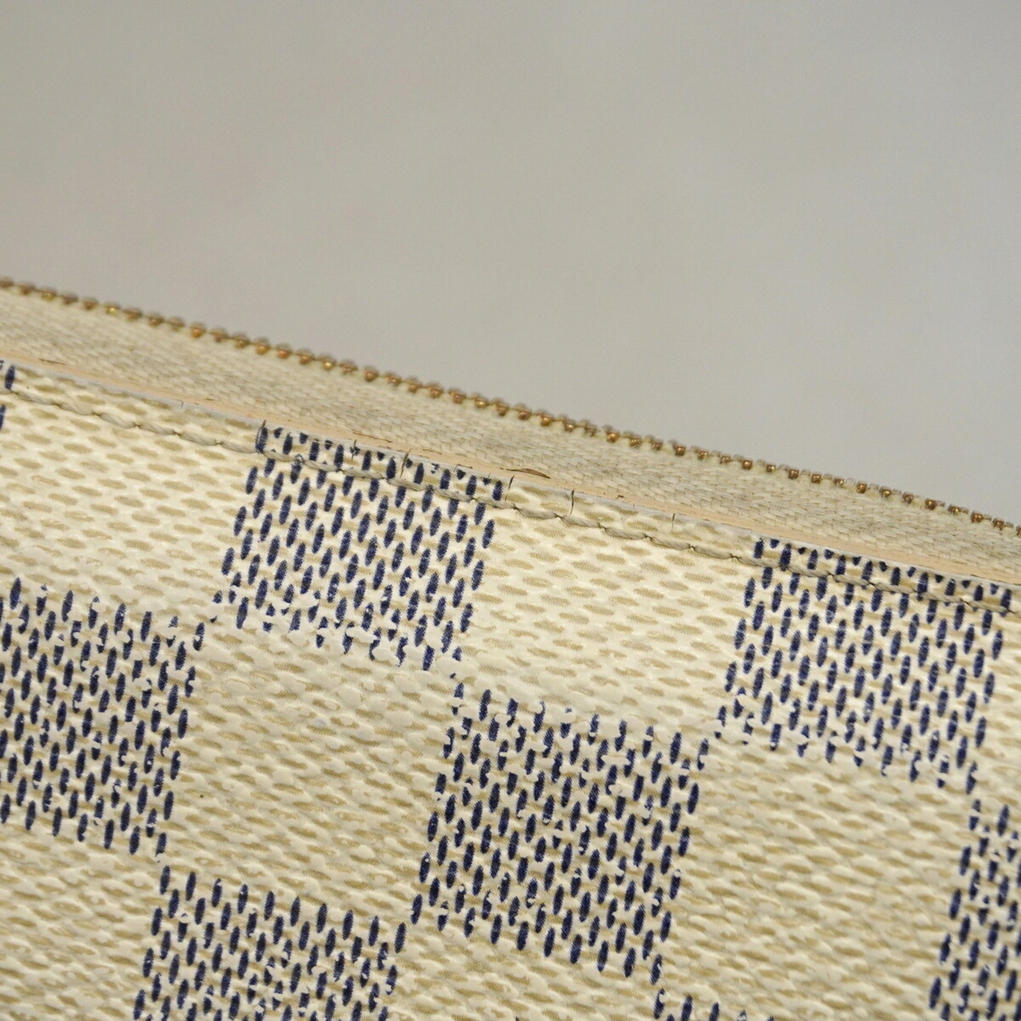 Louis Vuitton White Coin Purse/Coin Case (Pre-Owned)