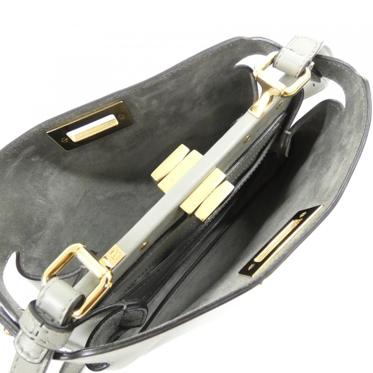 Fendi Green Leather Shoulder Bag (Pre-Owned)