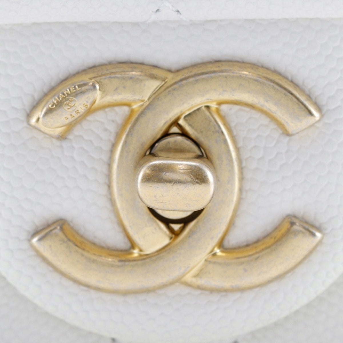 Chanel White Grained Calfskin Shoulder Bag (Pre-Owned)