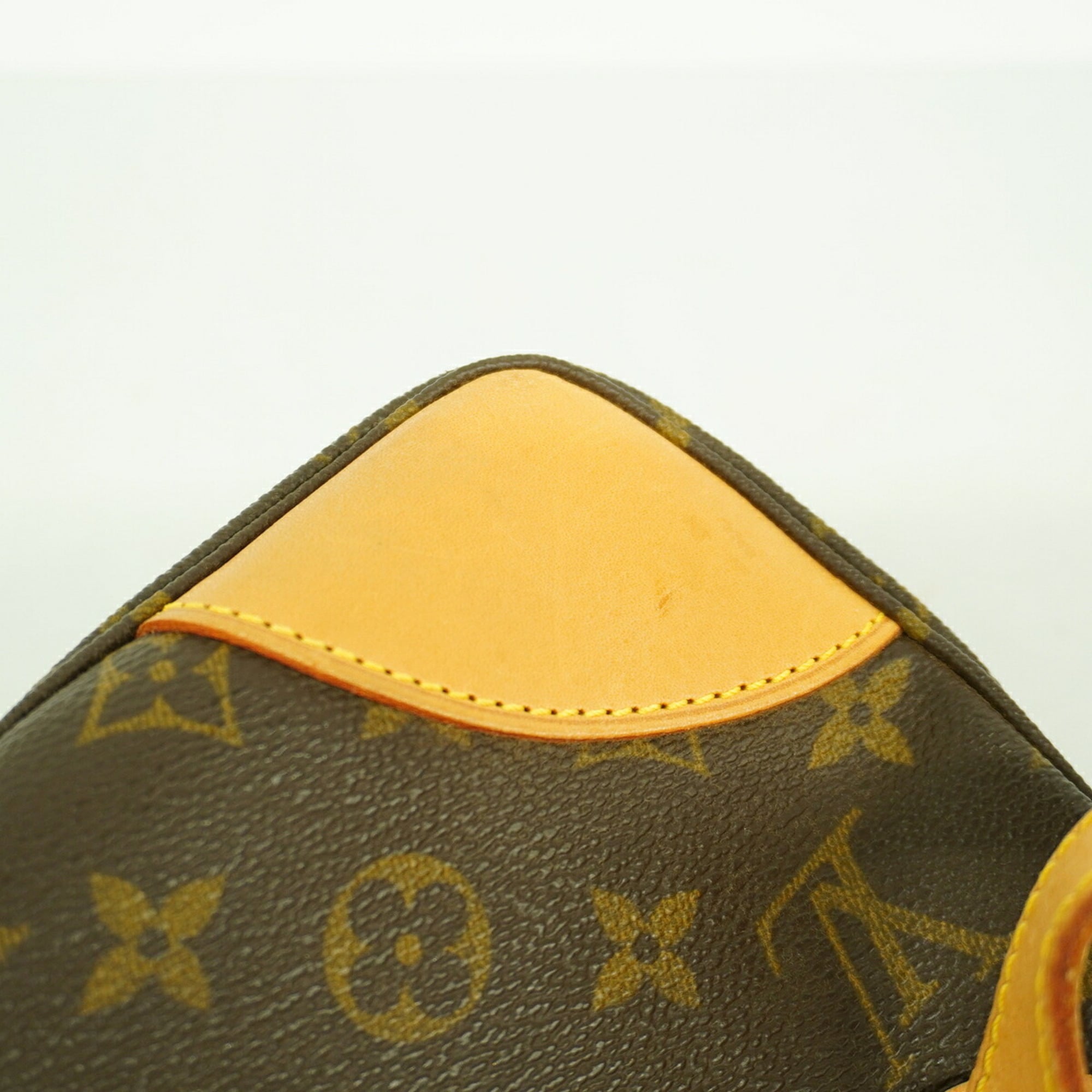 Louis Vuitton Brown Shoulder Bag (Pre-Owned)