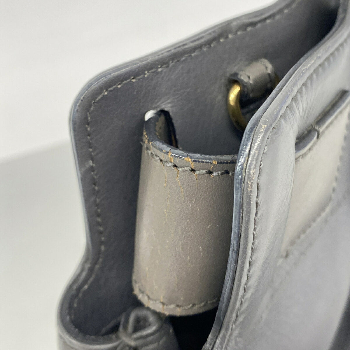 Salvatore Ferragamo Gray Leather Handbag (Pre-Owned)