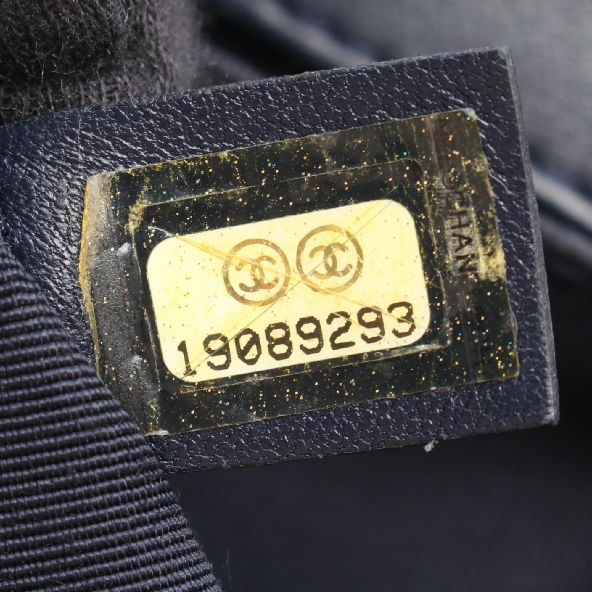 Chanel Boy Chanel Navy Leather Handbag Shoulder Bag (Pre-Owned)