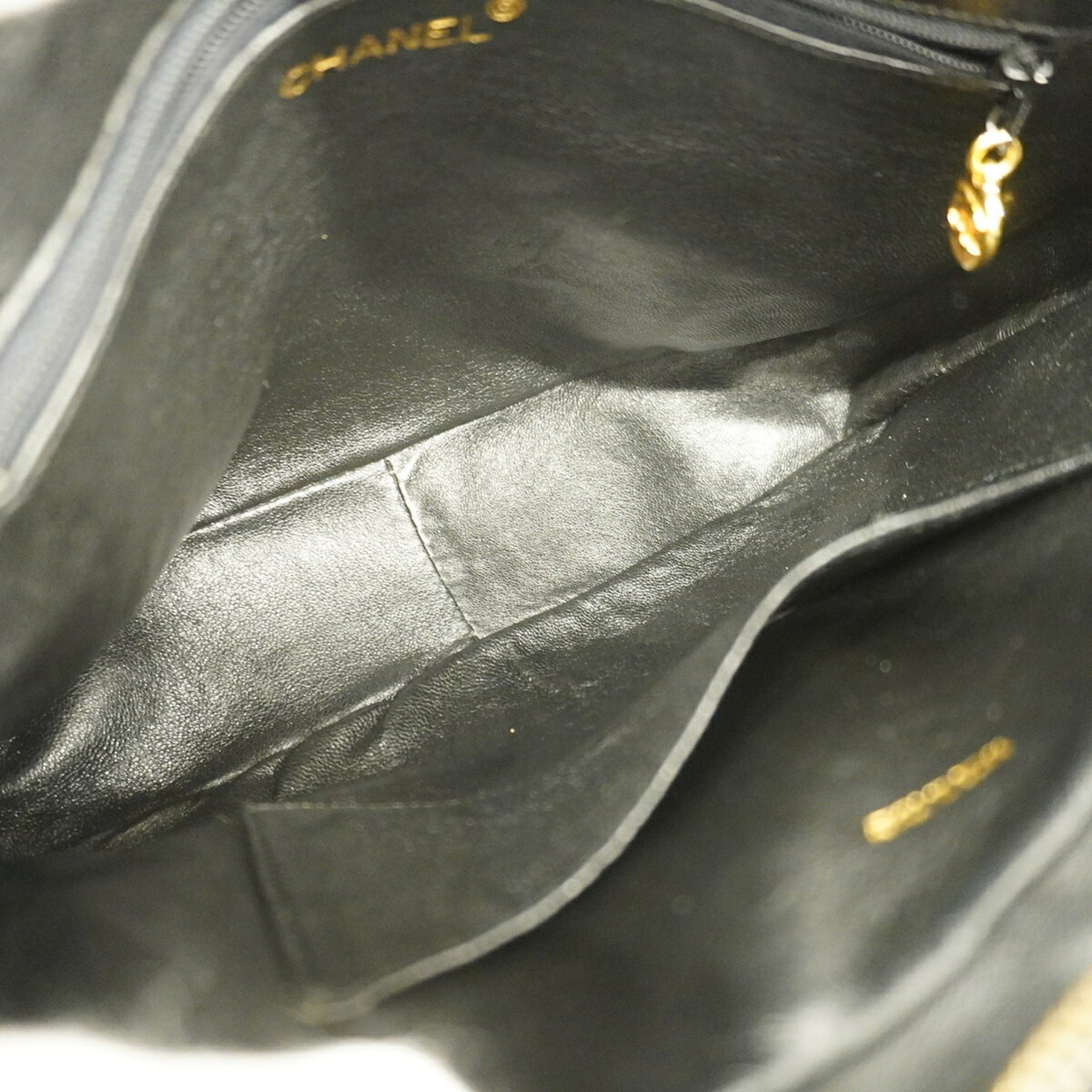 Chanel Black Grained Calfskin Shoulder Bag (Pre-Owned)