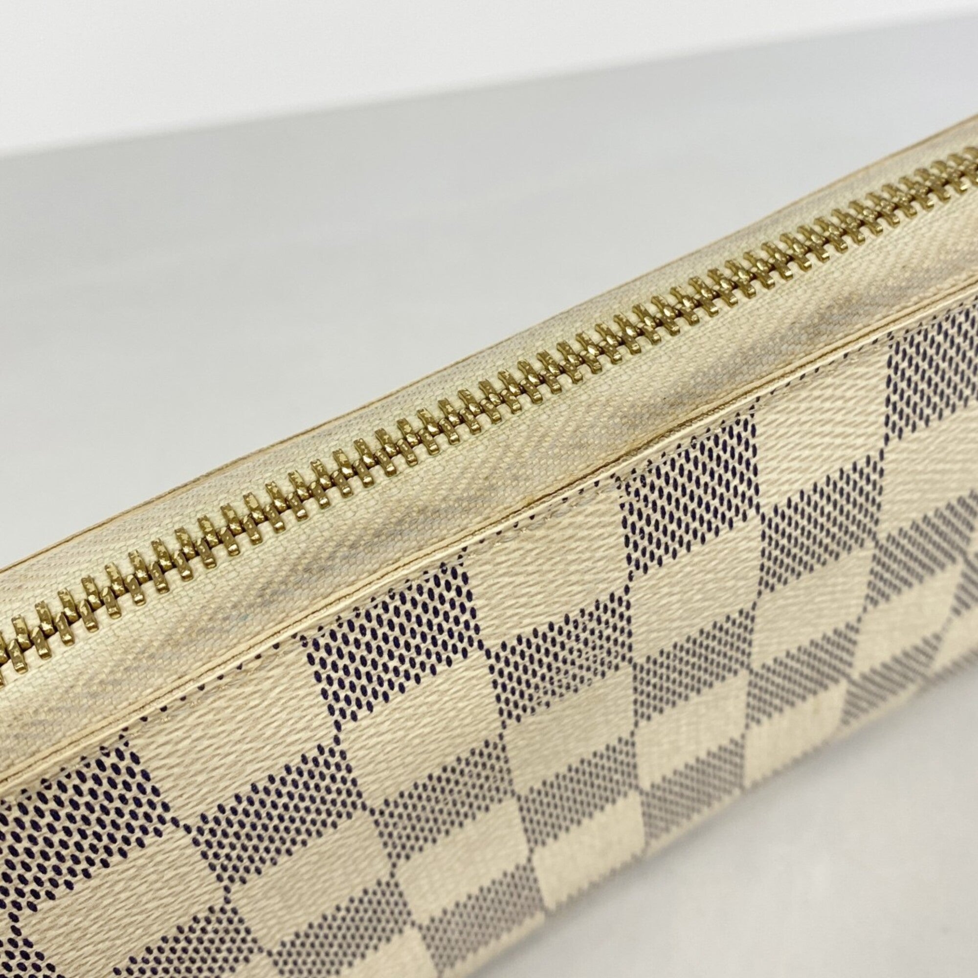 Louis Vuitton White Long Wallet (Bi-Fold) (Pre-Owned)