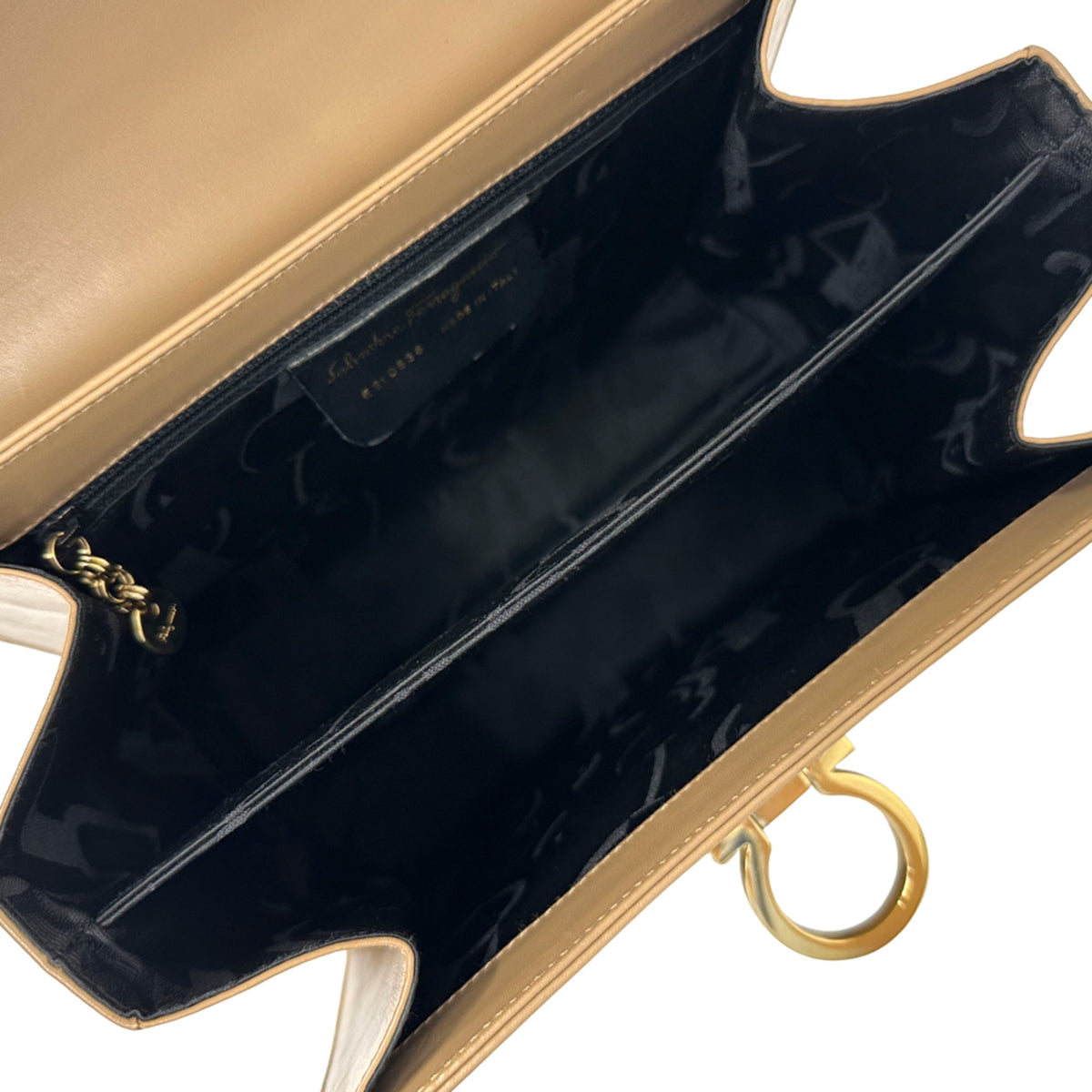 Salvatore Ferragamo Beige Leather Handbag (Pre-Owned)