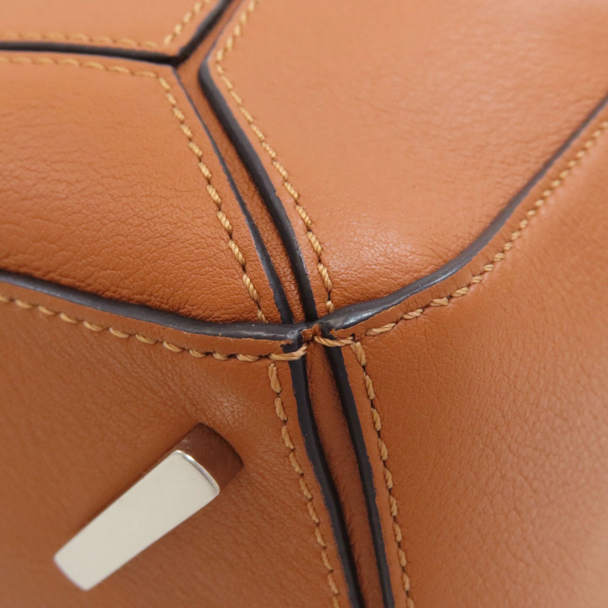 Loewe Brown Leather Handbag (Pre-Owned)