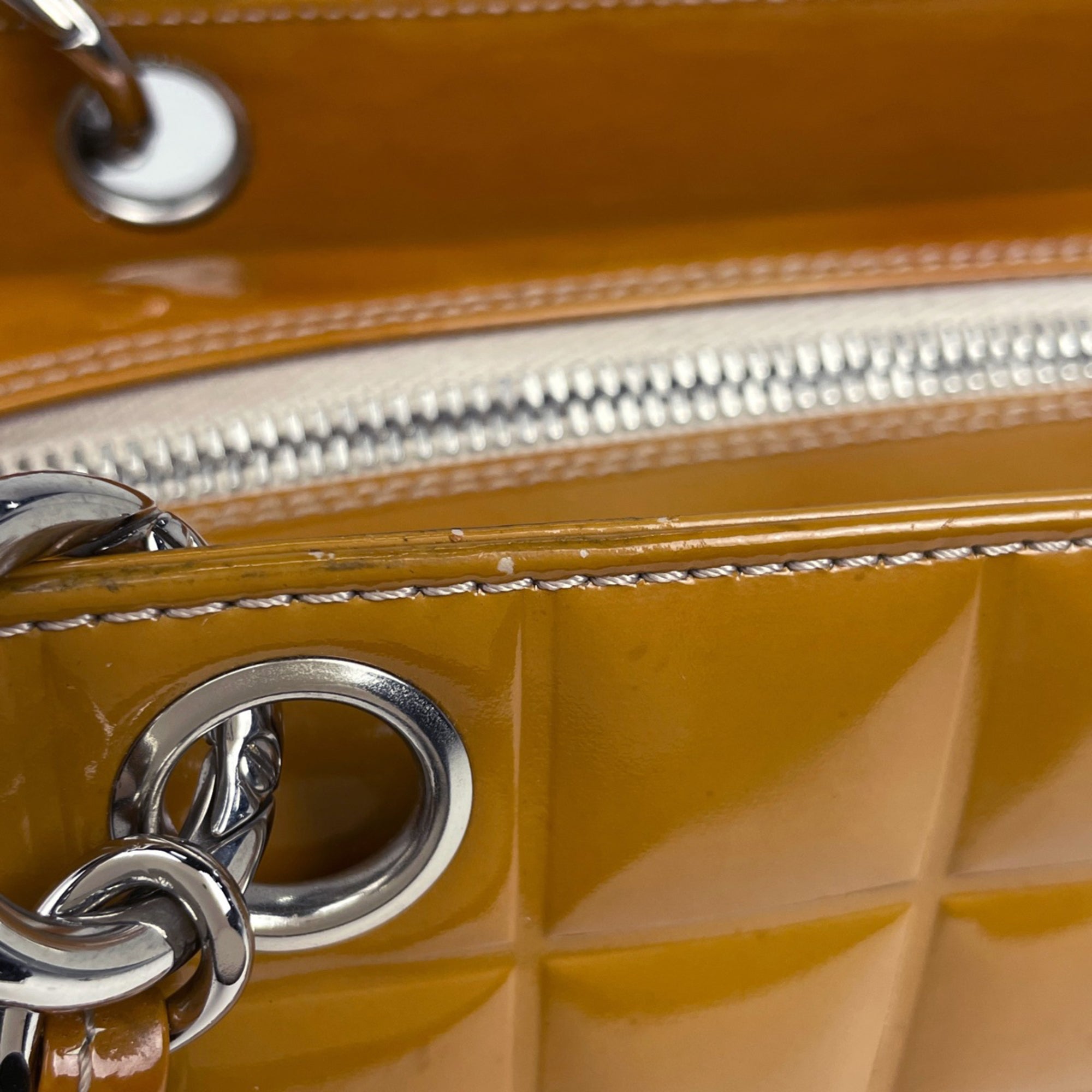 Chanel Brown Patent Leather Shoulder Bag (Pre-Owned)