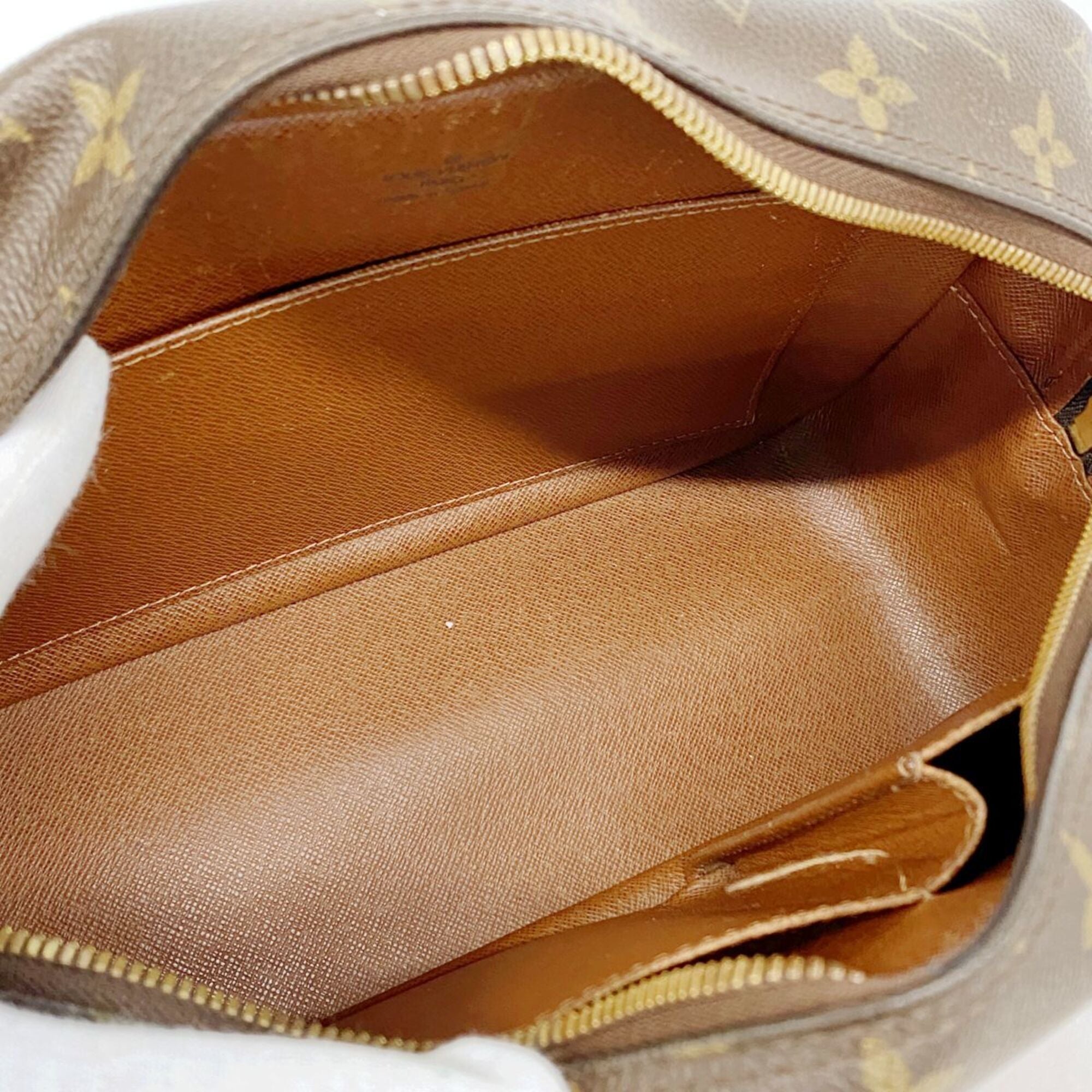 Louis Vuitton Brown Shoulder Bag (Pre-Owned)