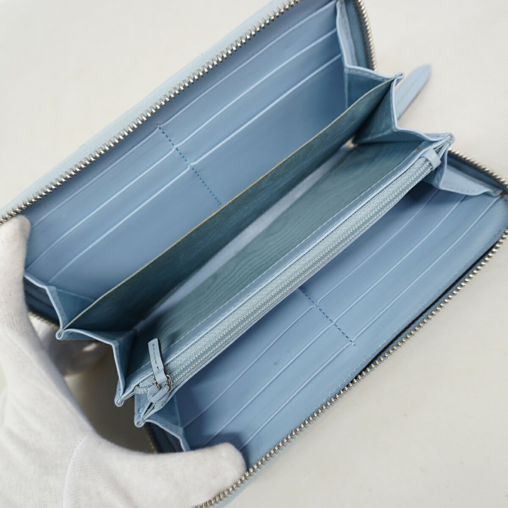 Gucci Light Blue Leather Long Wallet (Bi-Fold) (Pre-Owned)