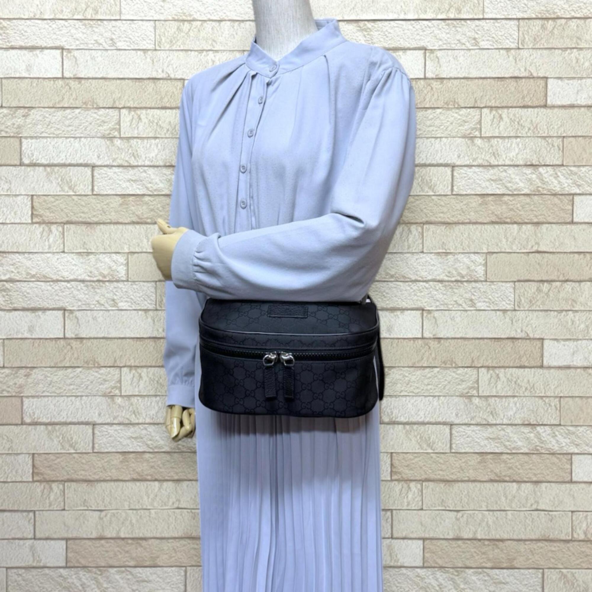 Gucci Black Nylon Sling Bag (Pre-Owned)