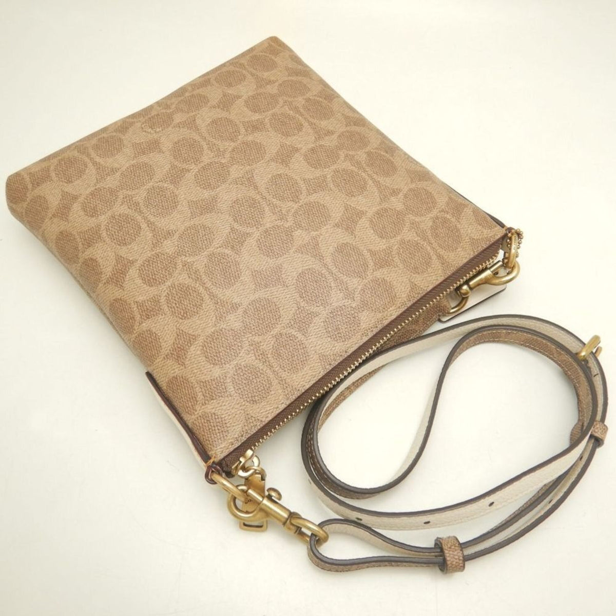 Coach Beige Coated Canvas Shoulder Bag (Pre-Owned)