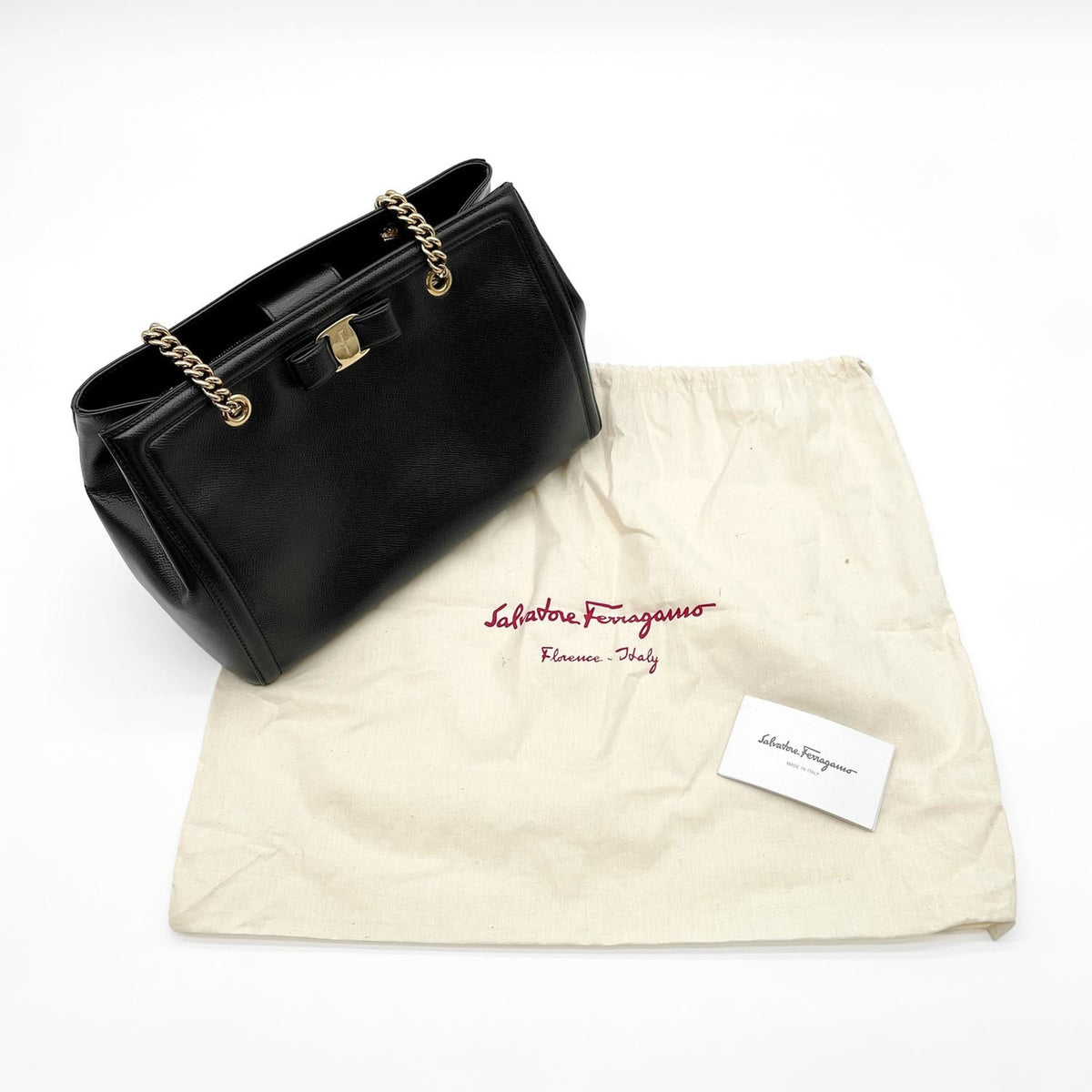Salvatore Ferragamo Black Leather Shoulder Bag (Pre-Owned)