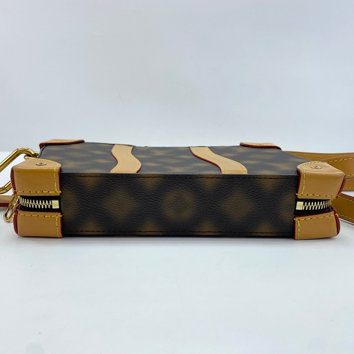 Louis Vuitton Brown Shoulder Bag (Pre-Owned)