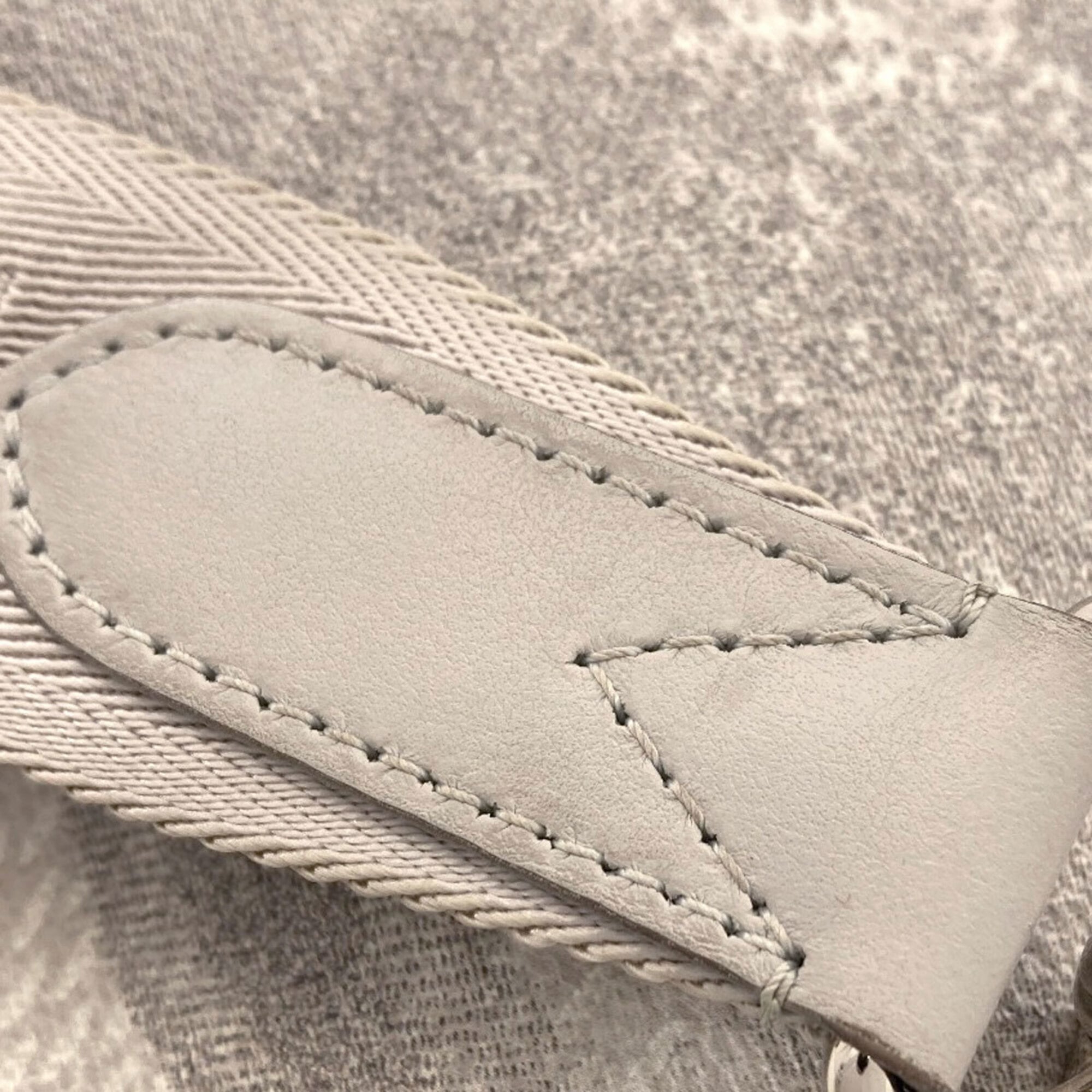 Louis Vuitton Gray Shoulder Bag (Pre-Owned)